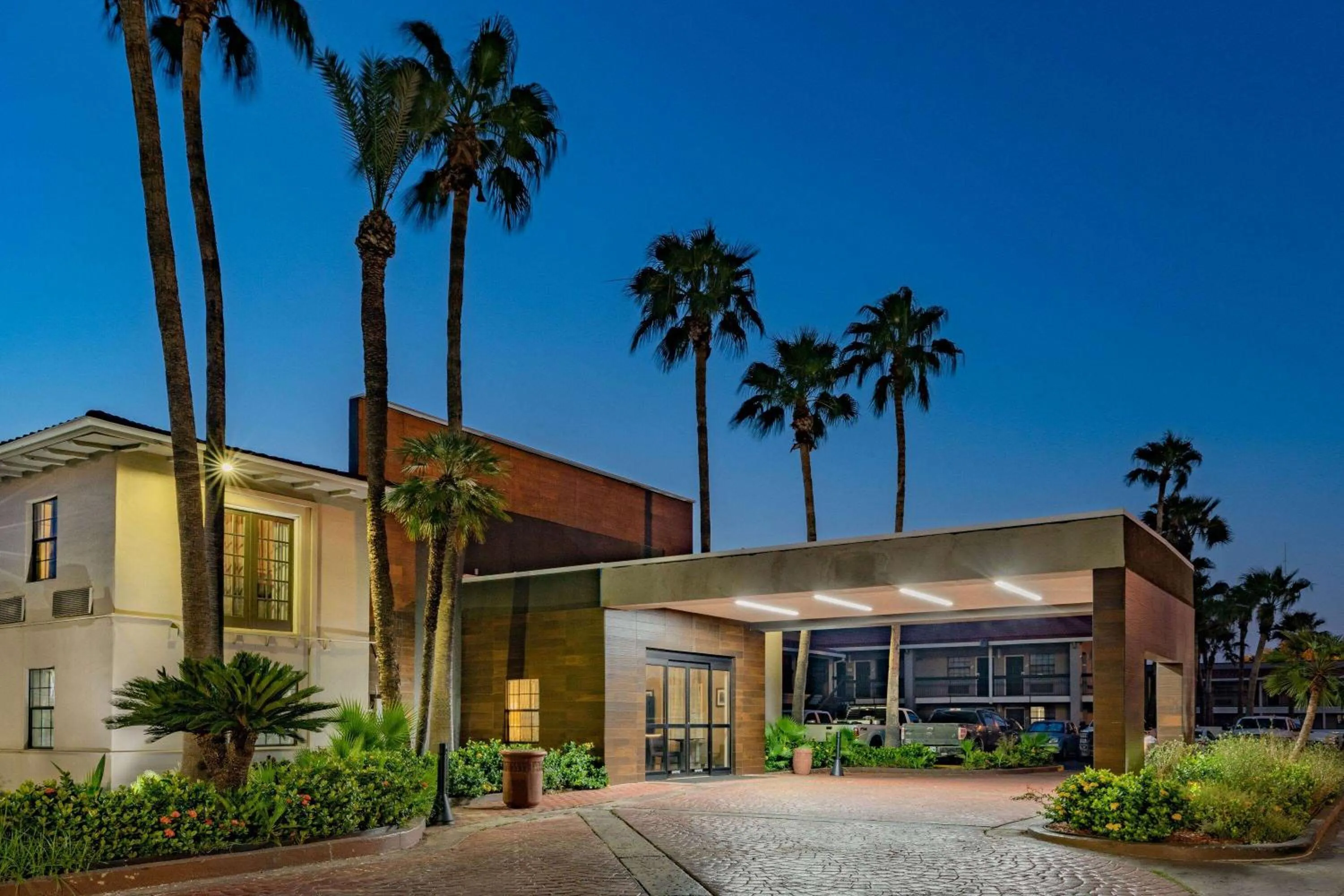 Property building in La Quinta Inn by Wyndham Laredo I-35