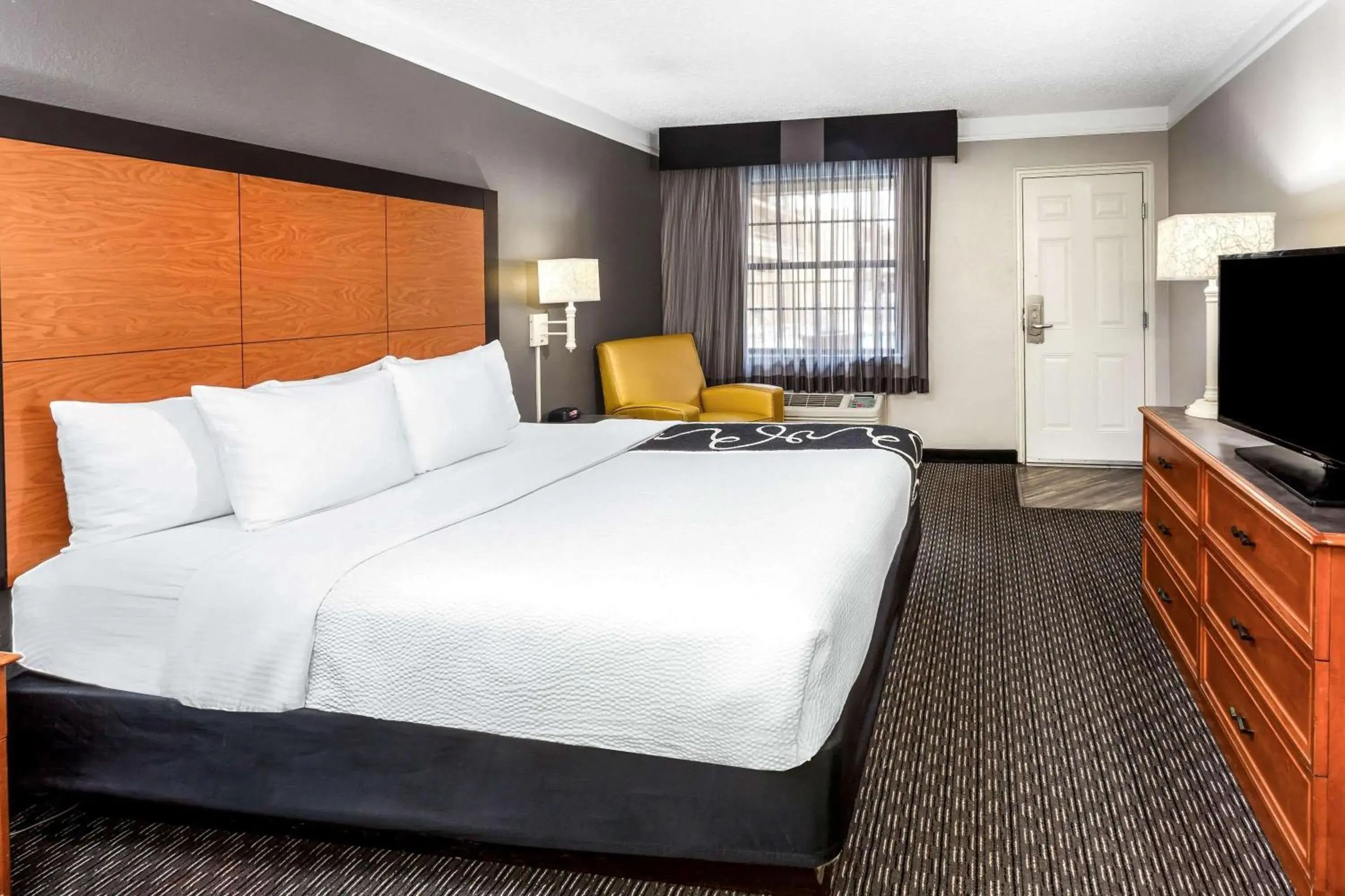 King Room with Roll-In Shower - Mobility/Hearing Accessible - Non-Smoking in La Quinta Inn by Wyndham Laredo I-35 King Room with Roll-In Shower - Mobility/Hearing Accessible - Non-Smoking in La Quinta Inn by Wyndham Laredo I-35