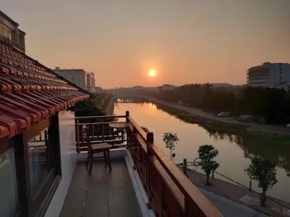 Threeway Riverside Villa