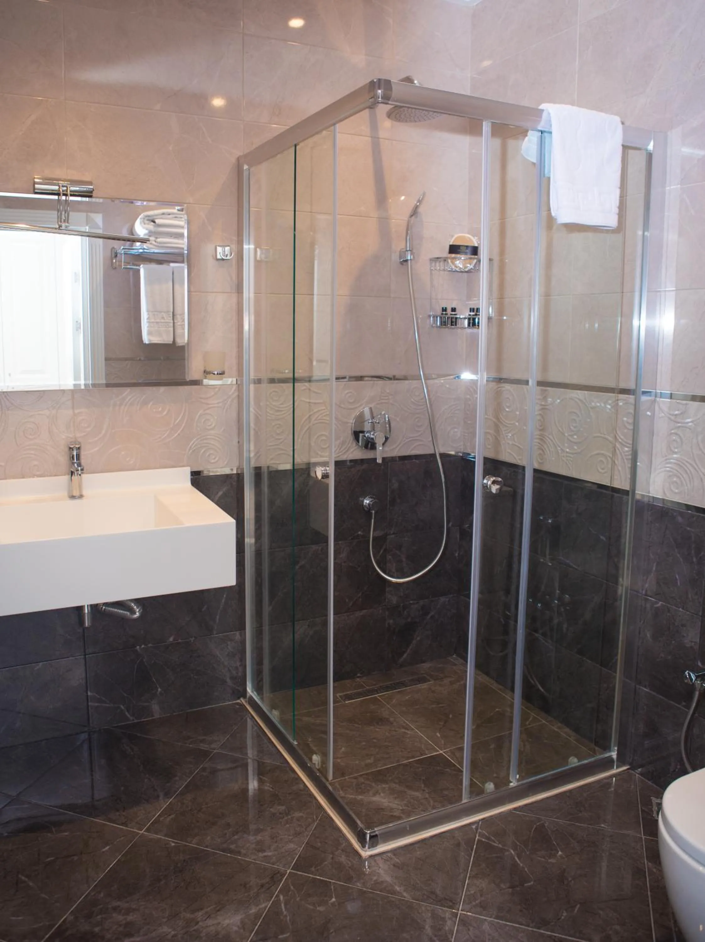 Shower in Theatrum Hotel Baku