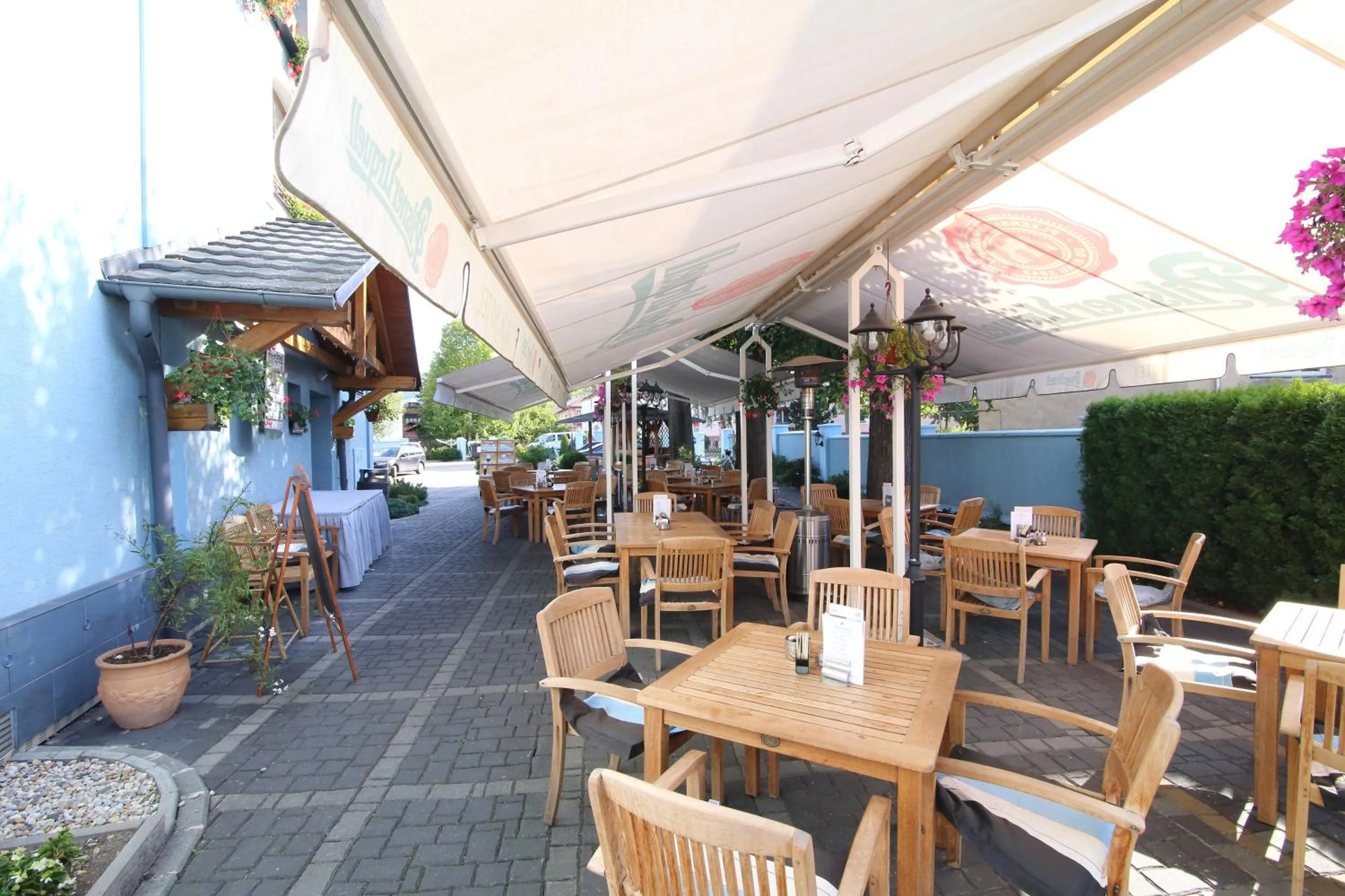 Restaurant/places to eat in AGH Hotel