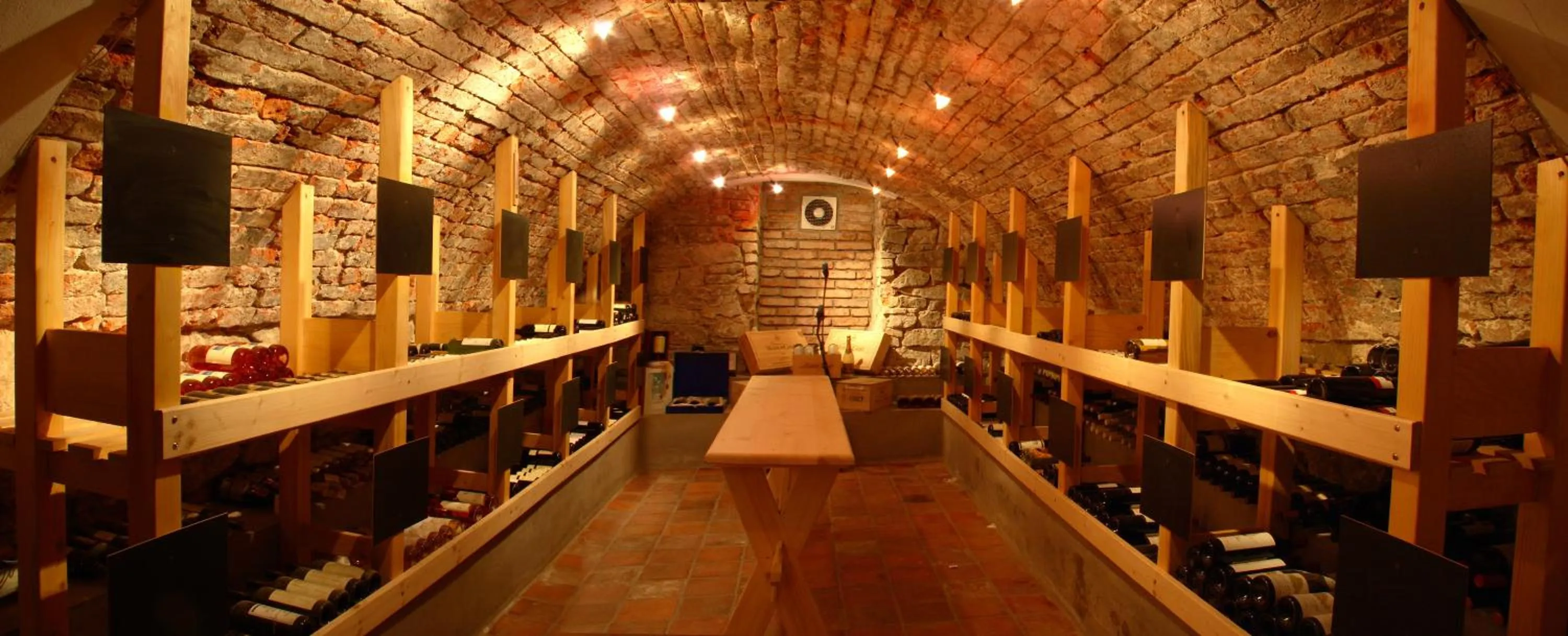 Area and facilities in AGH Hotel