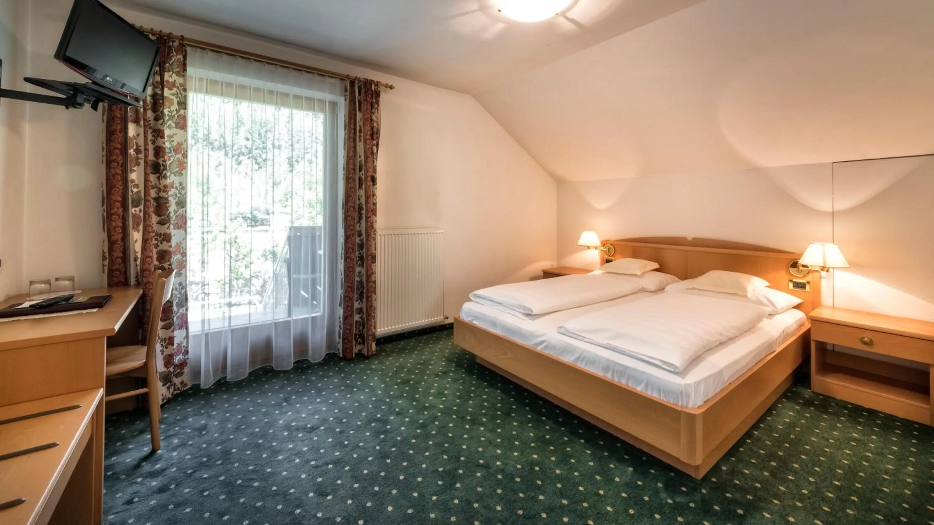 Photo of the whole room, Bed in Hotel Elisabeth