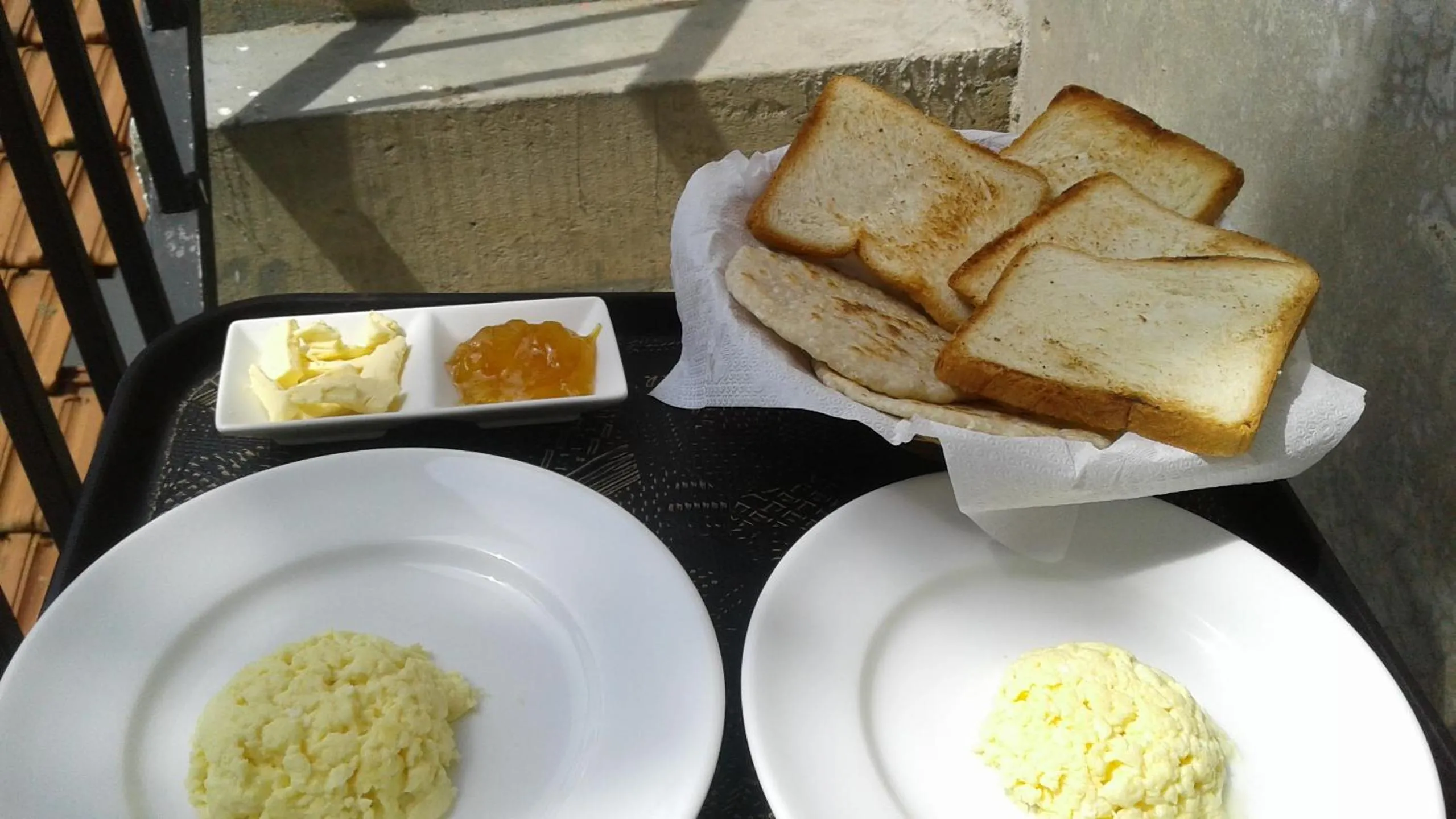 Breakfast in Hill cottage - ocean view
