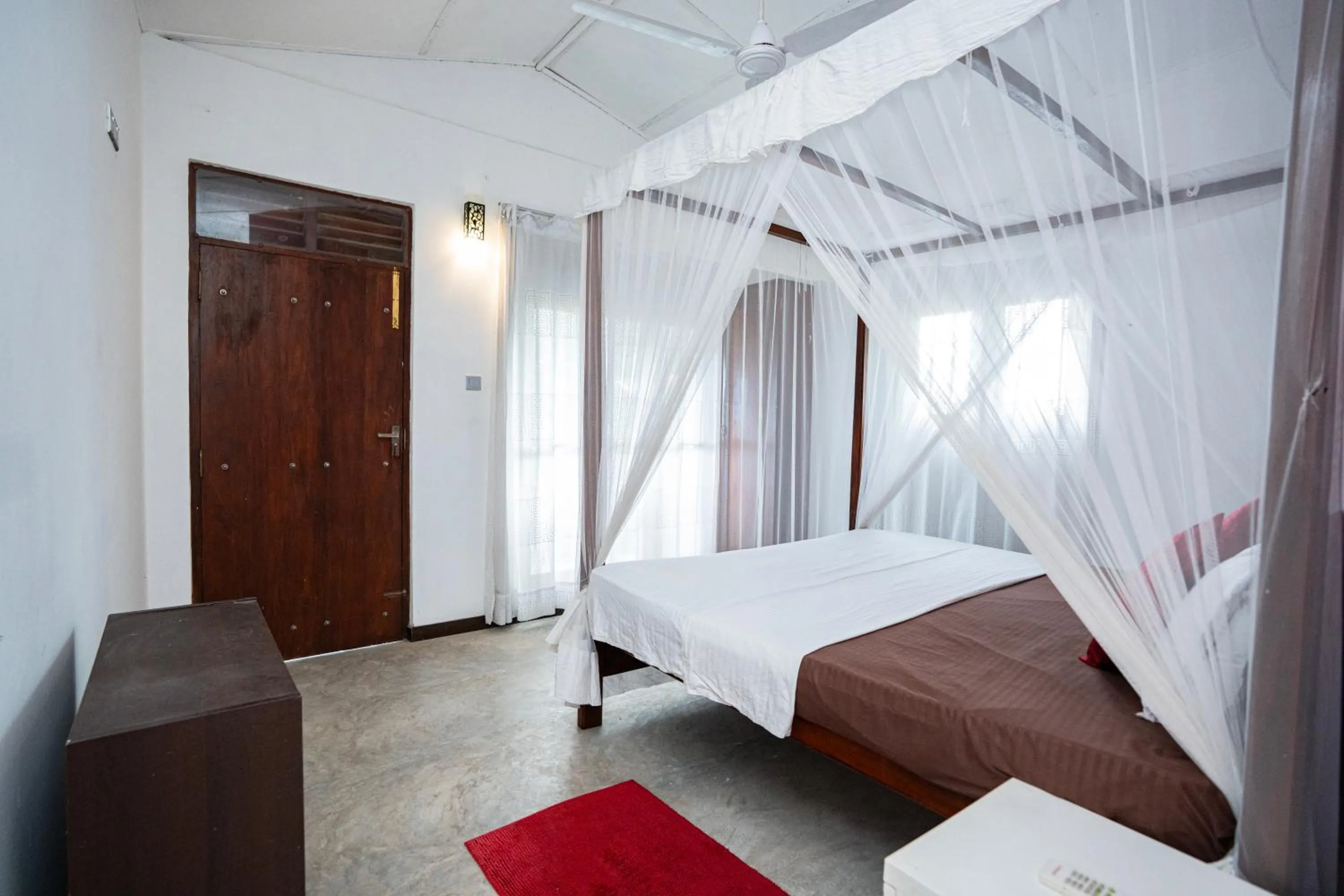 Bed in Hill cottage - ocean view
