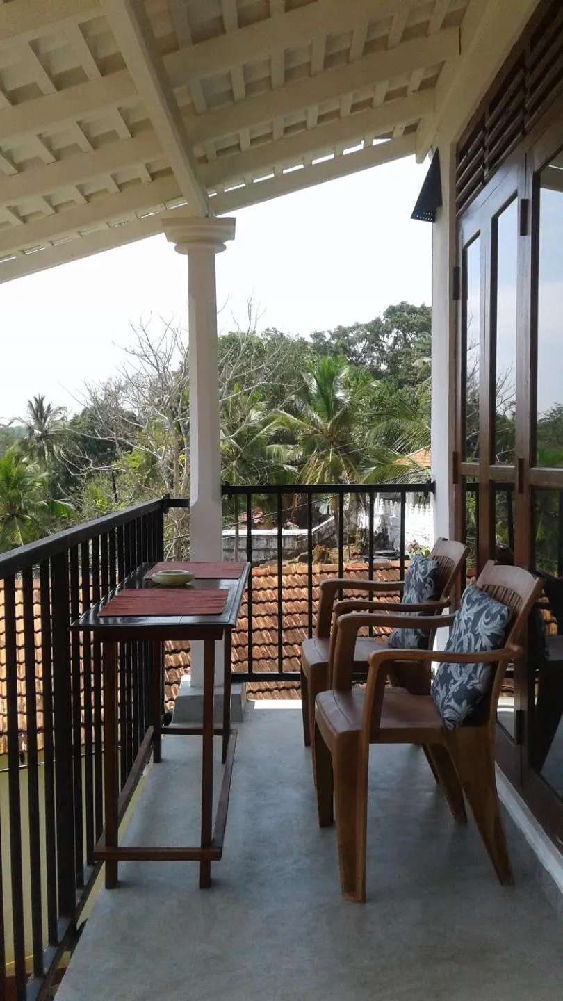 Hill cottage - ocean view