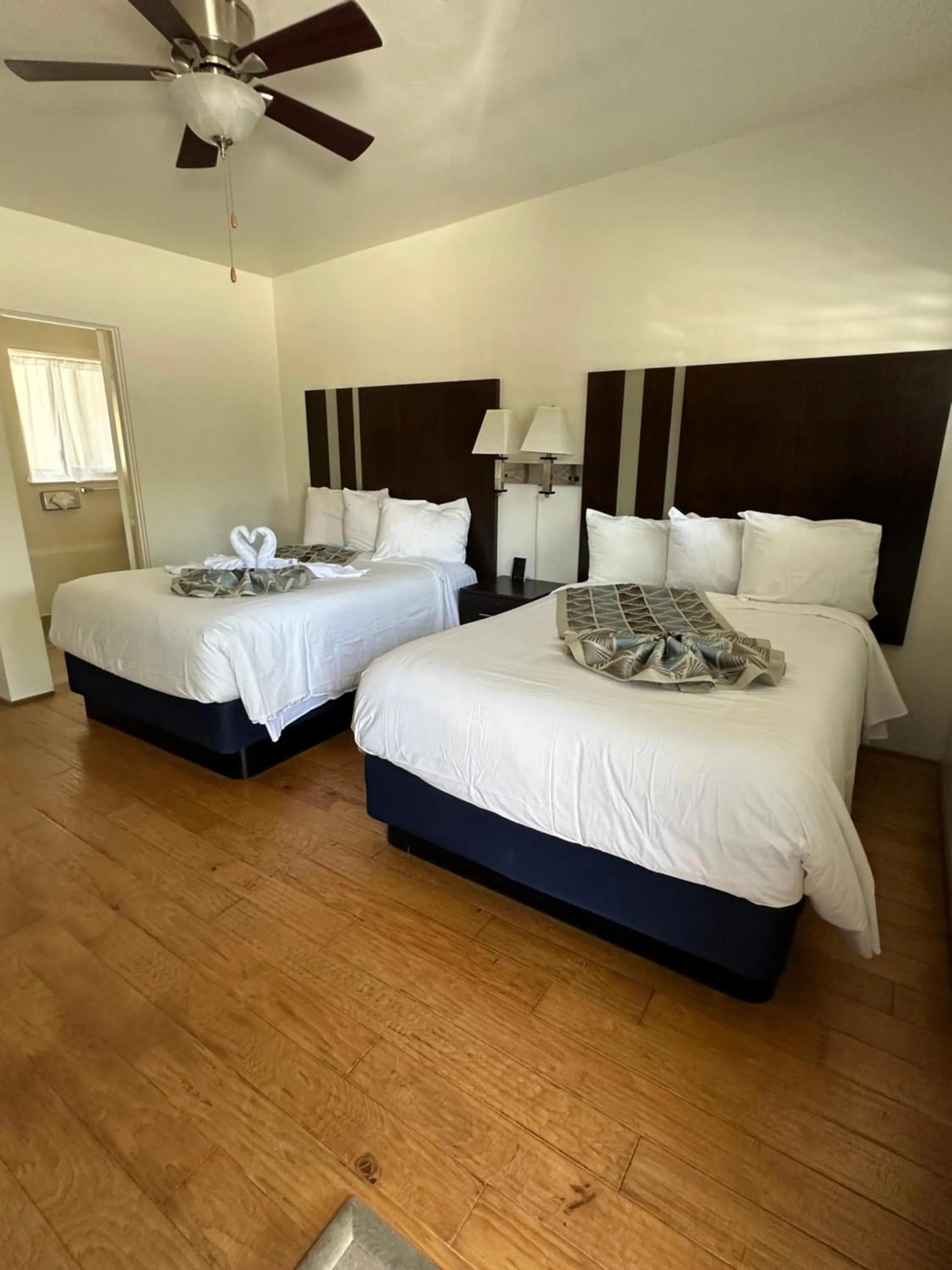 Bedroom, Bed in Cambria Palms Motel