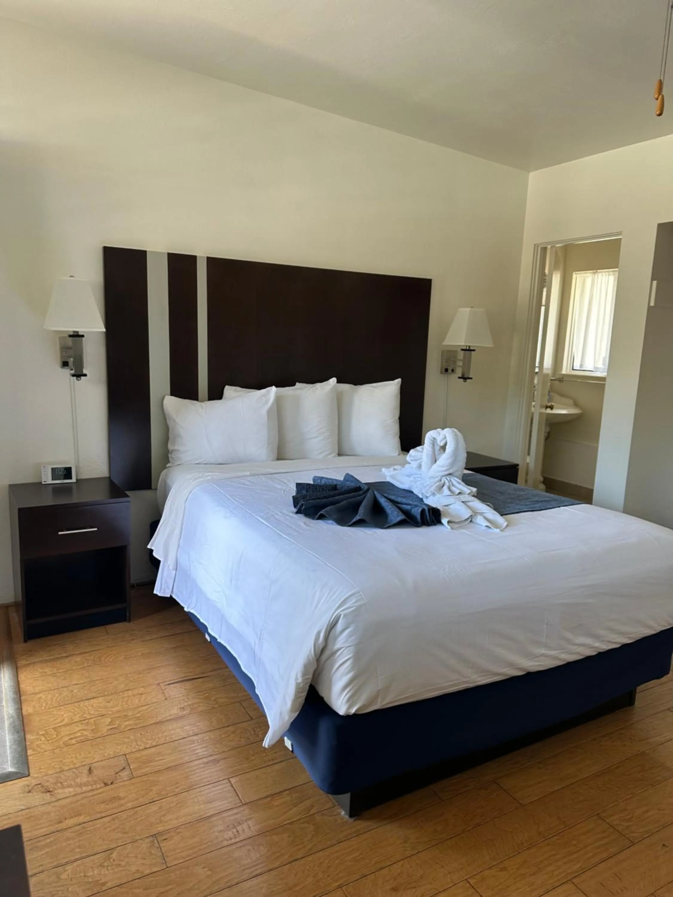 Bedroom, Bed in Cambria Palms Motel