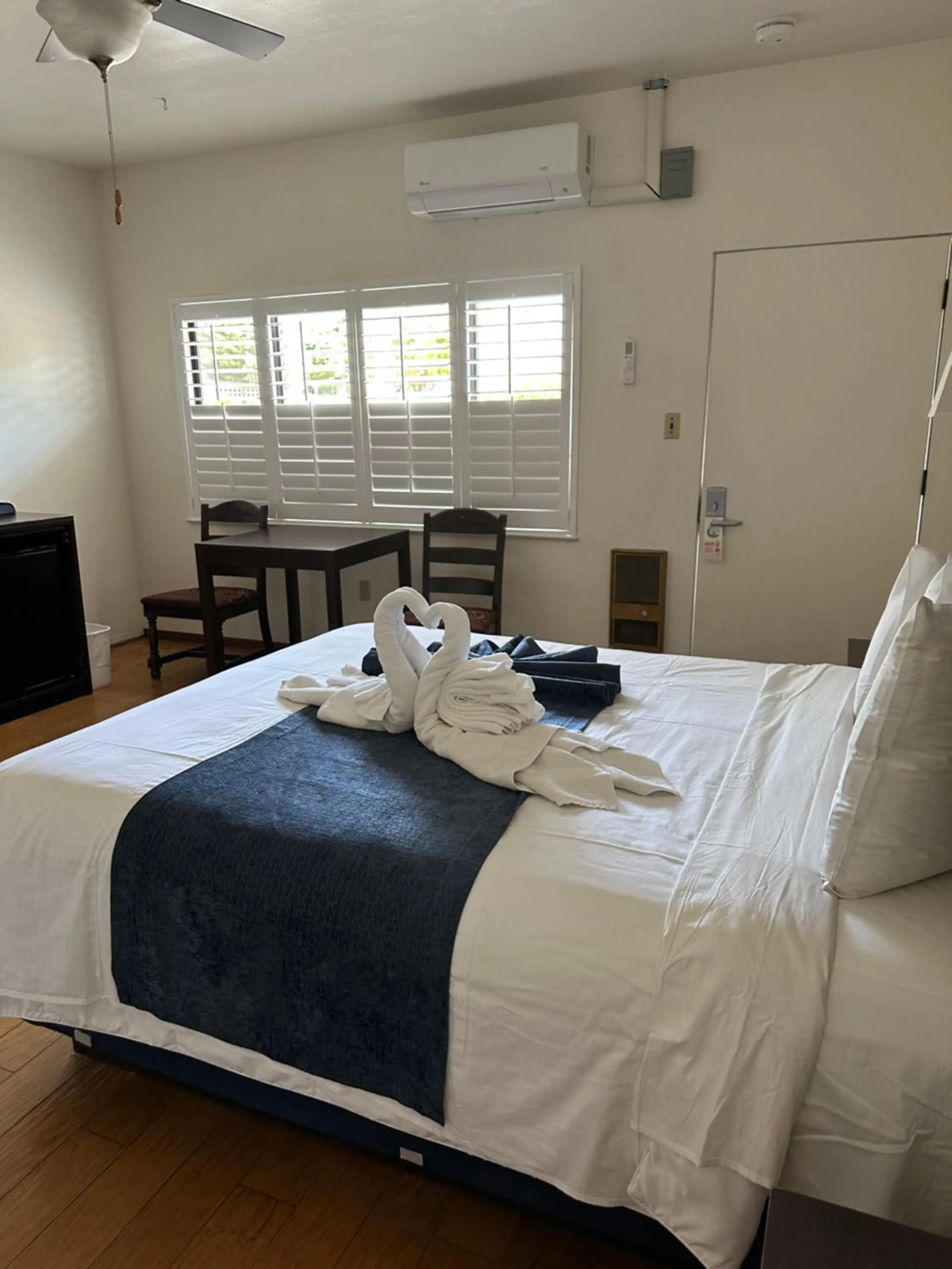 Bedroom, Bed in Cambria Palms Motel
