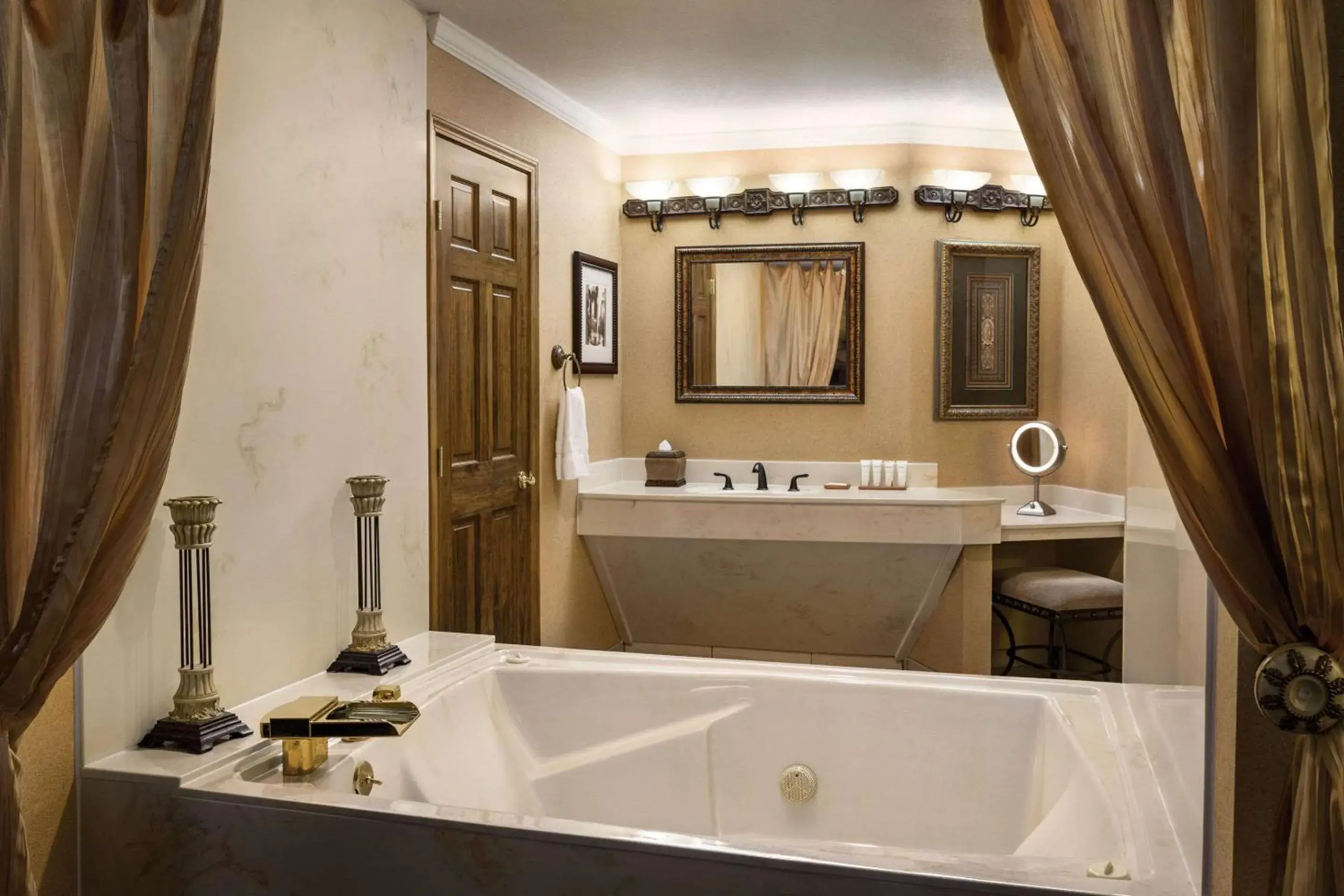 Bedroom in Radisson Hotel Colorado Springs Airport Bedroom in Radisson Hotel Colorado Springs Airport