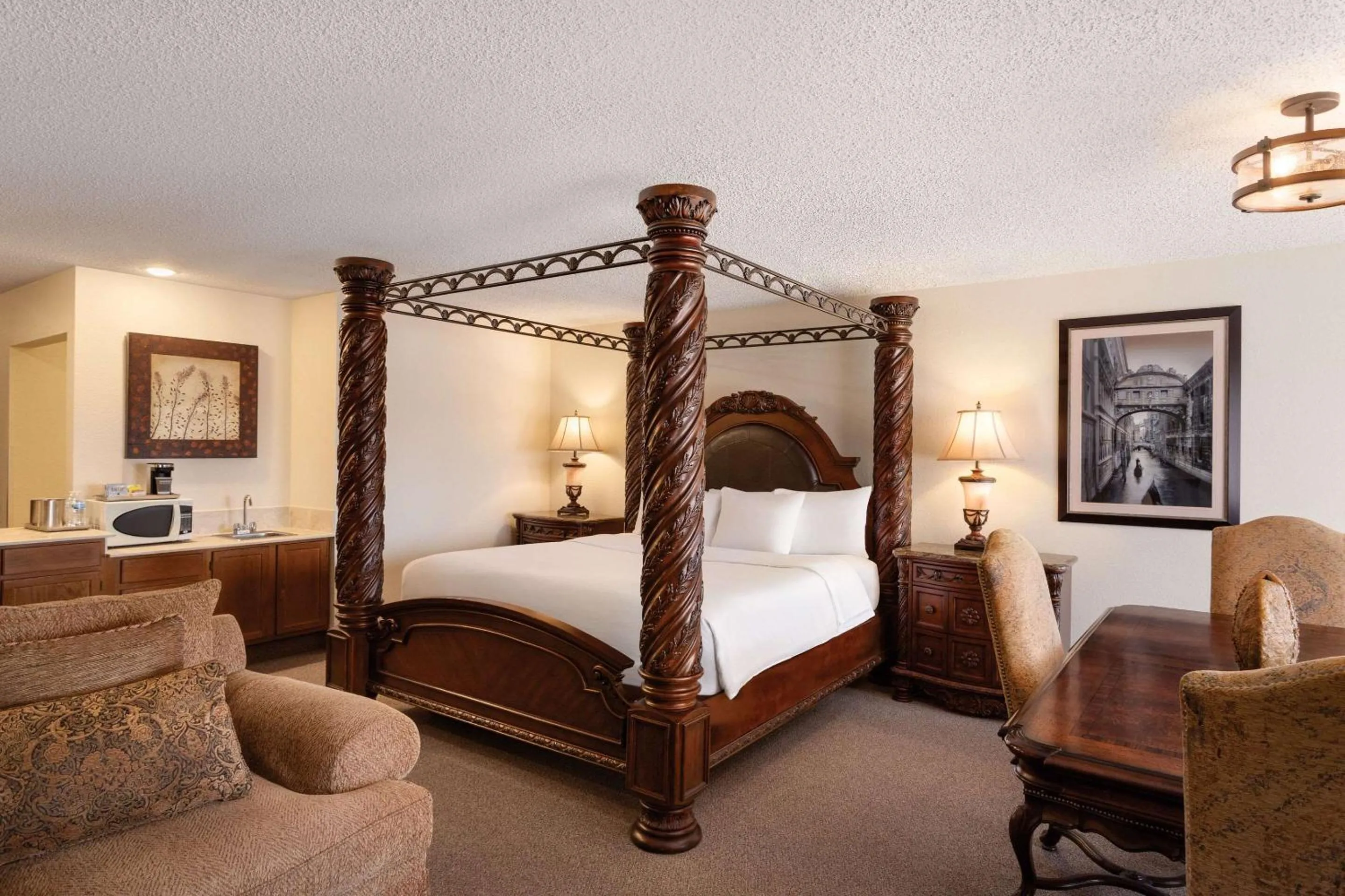 Bedroom, Bed in Radisson Hotel Colorado Springs Airport