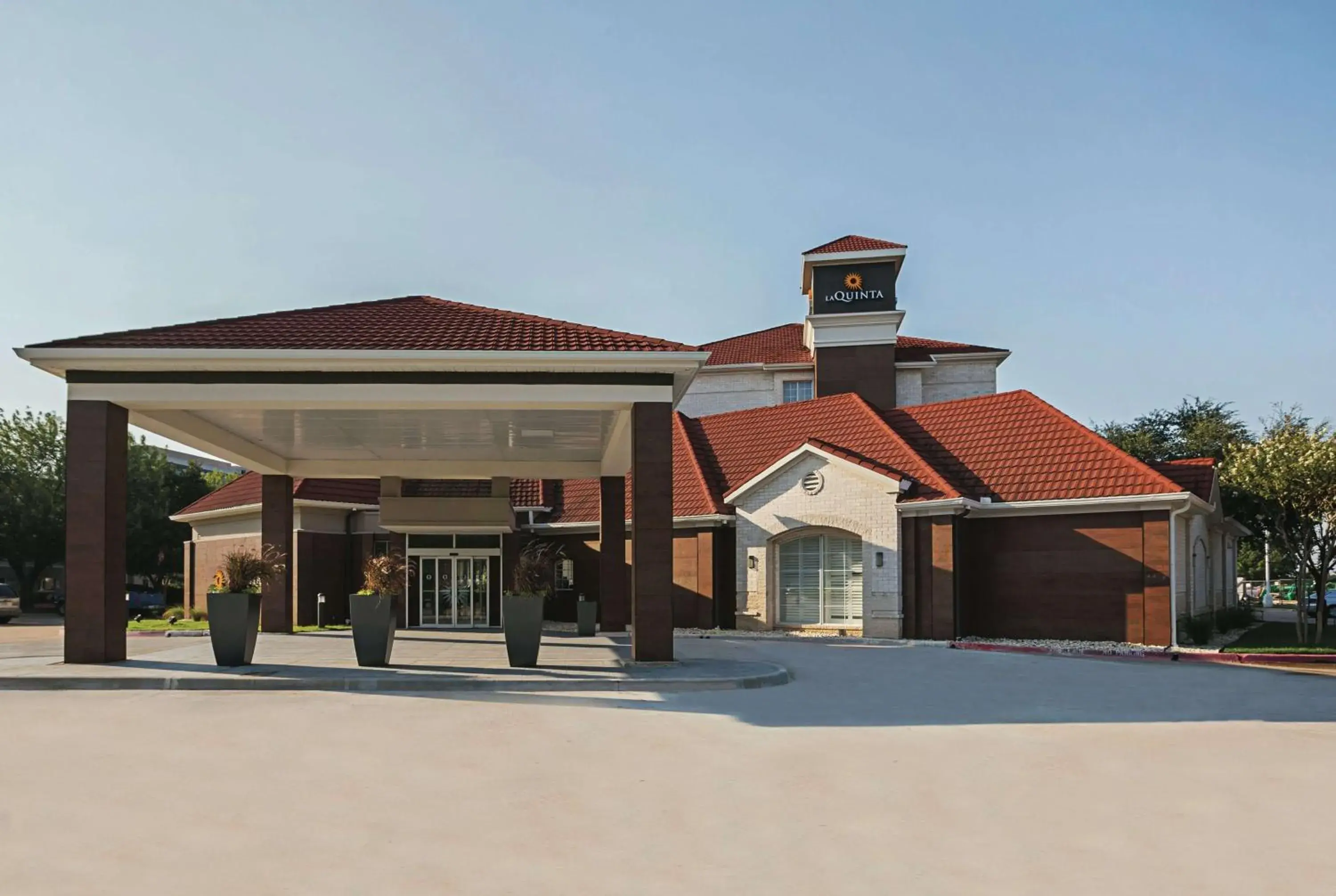 Property building in La Quinta by Wyndham Dallas Plano West Property building in La Quinta by Wyndham Dallas Plano West