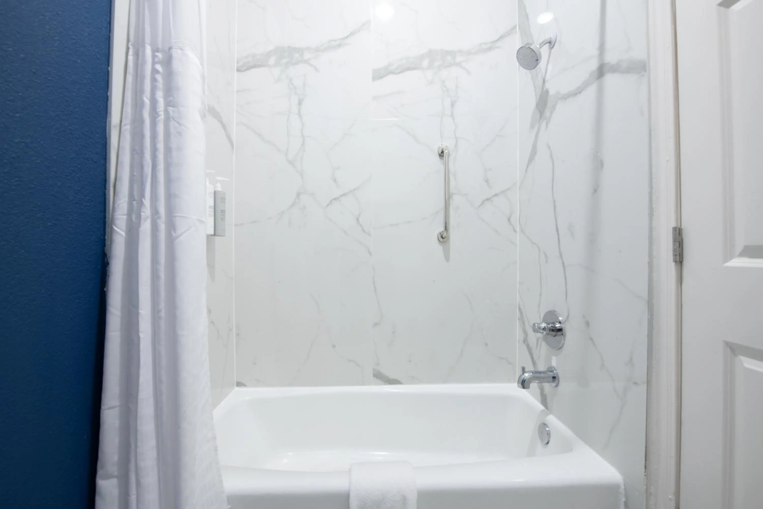 Property building in Spark By Hilton Lafayette South