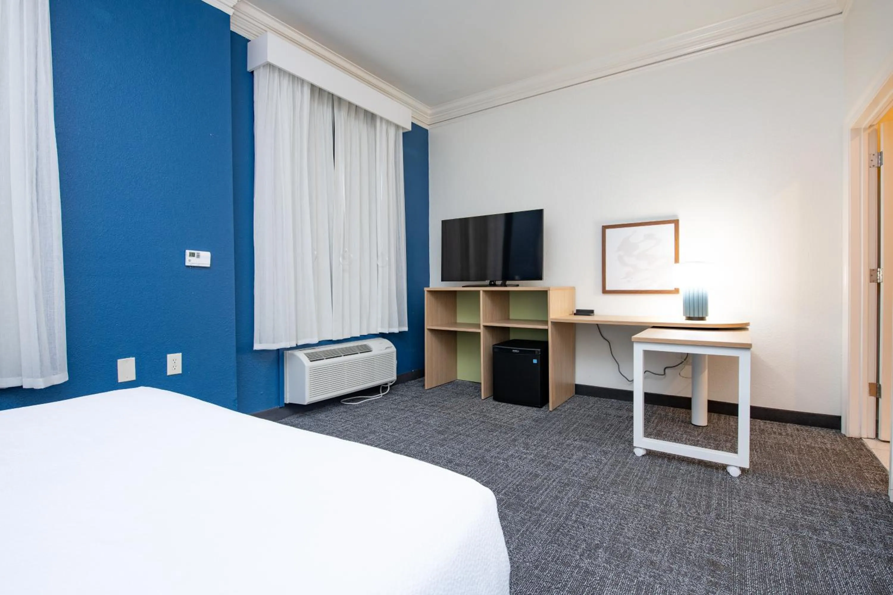 Property building, Bed in Spark By Hilton Lafayette South