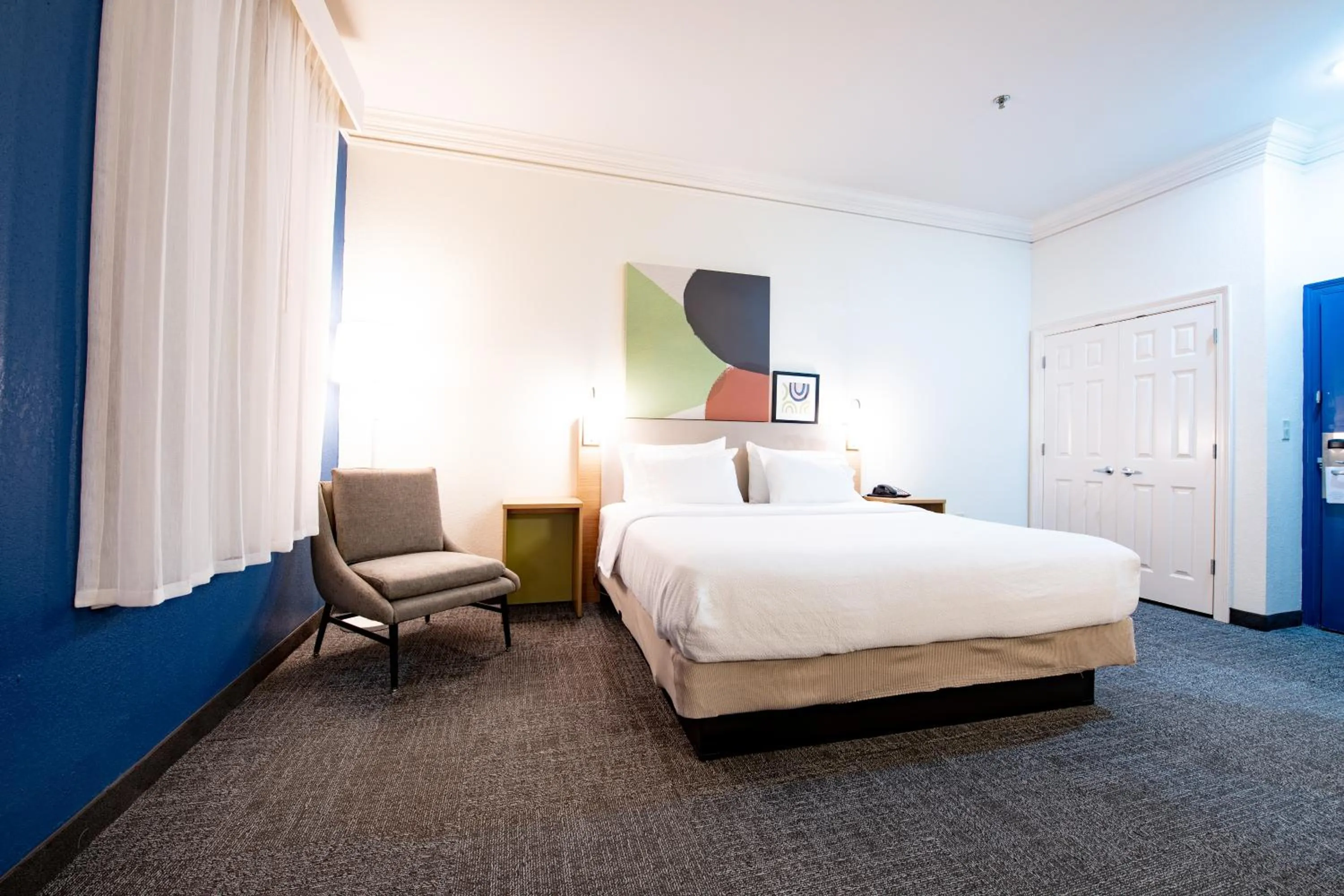 Property building, Bed in Spark By Hilton Lafayette South