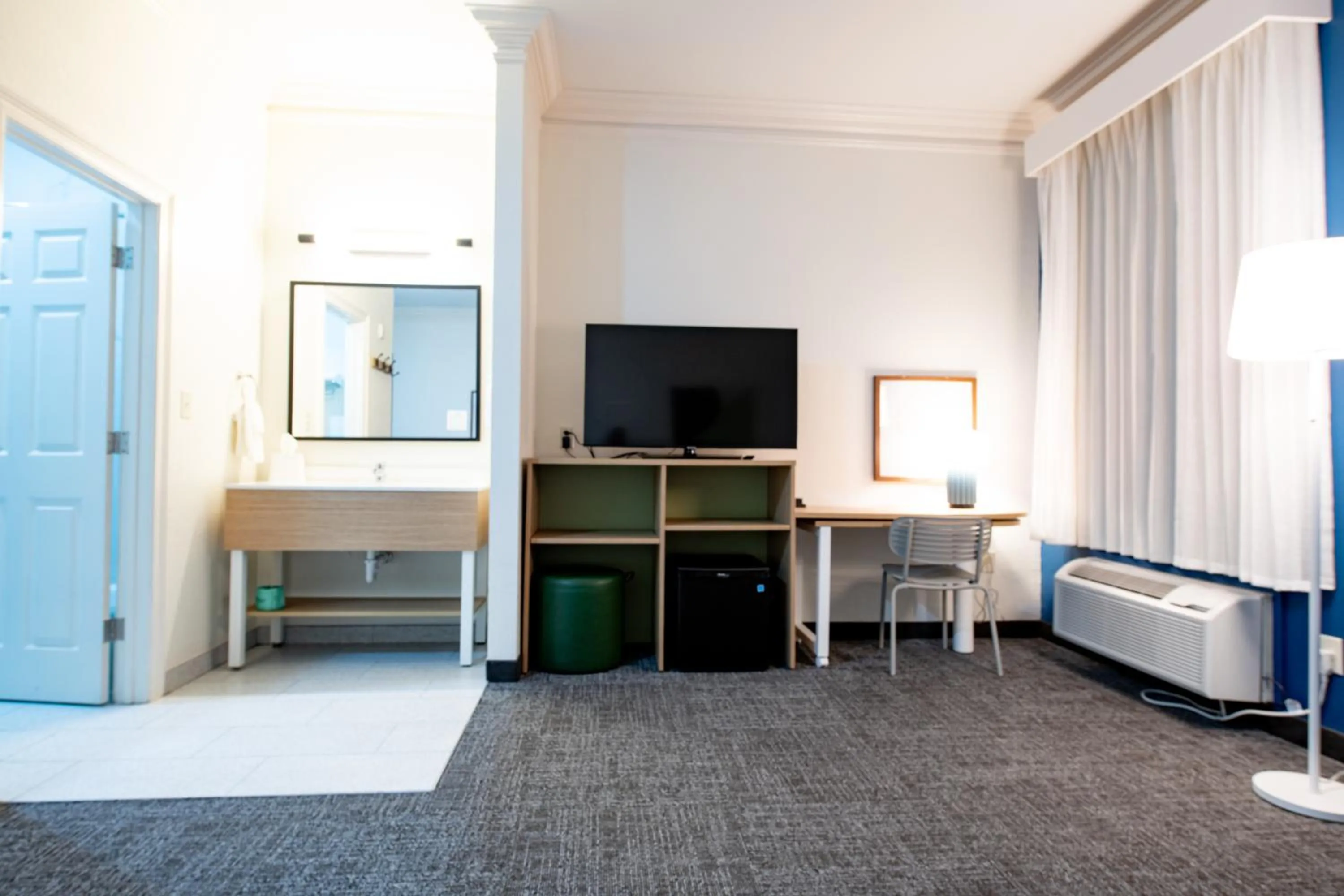 Property building in Spark By Hilton Lafayette South