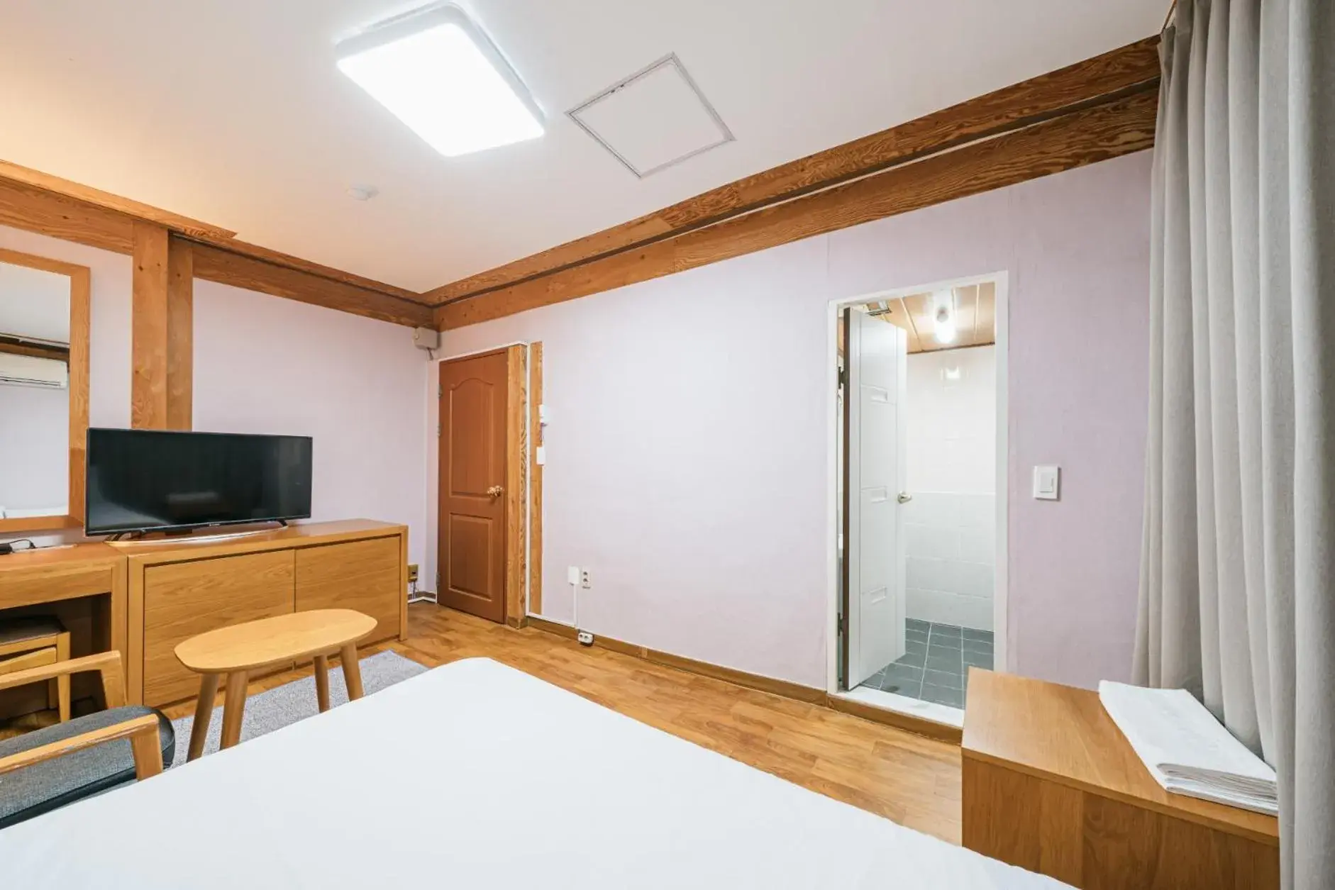 Bed in Jeju Miracle Hotel Bed in Jeju Miracle Hotel