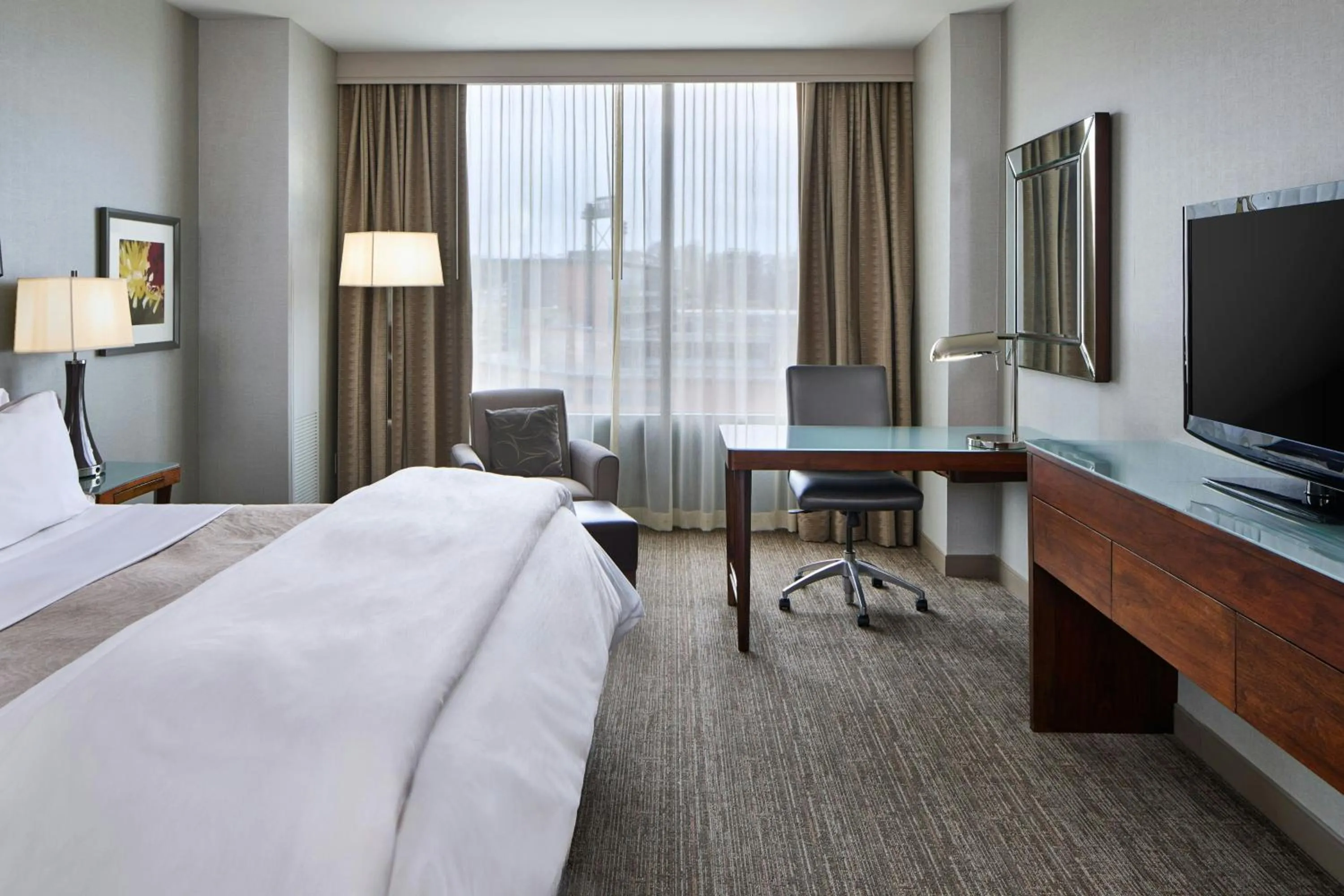 Photo of the whole room, Bed in The Westin Birmingham
