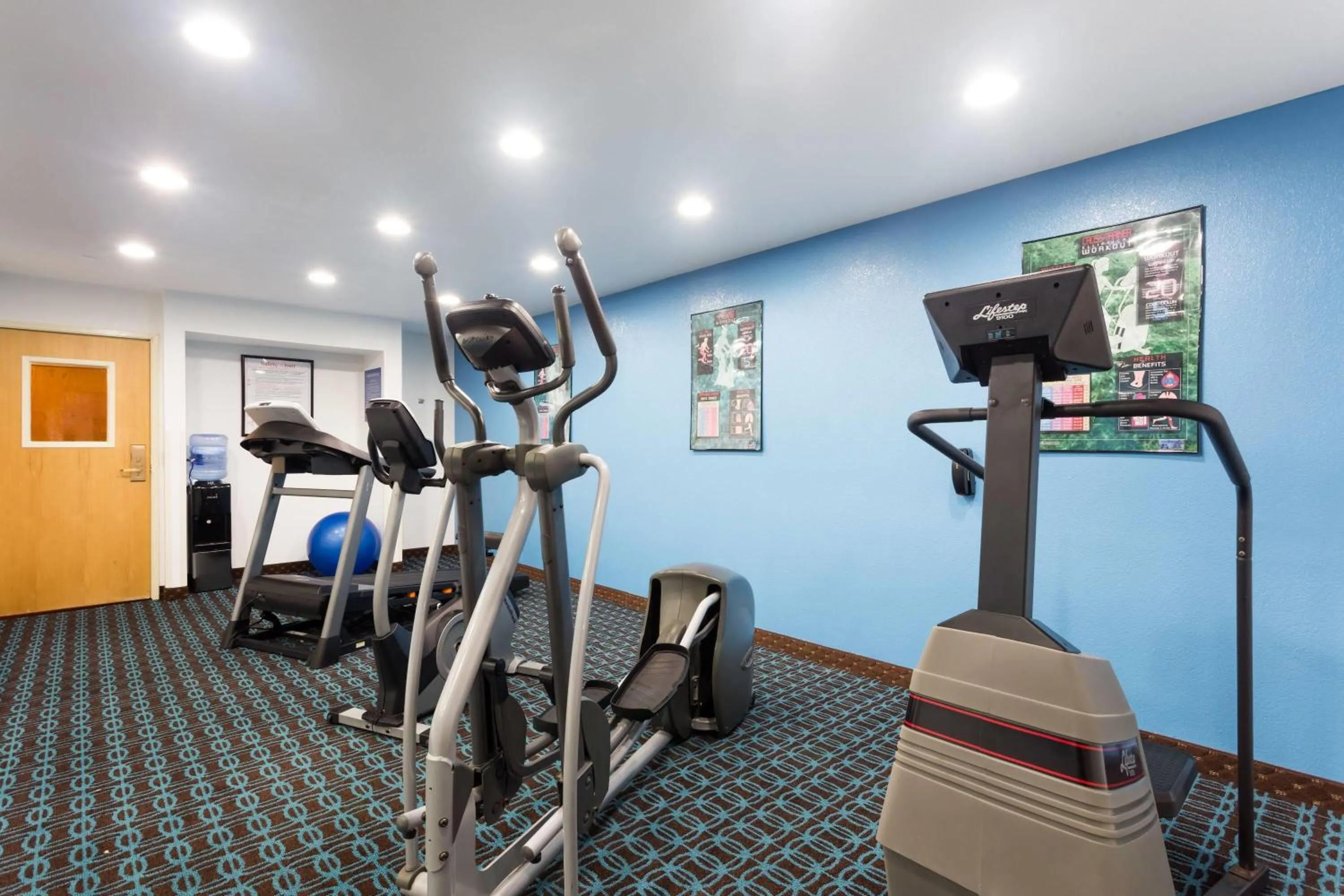 Fitness centre/facilities in Days Inn & Suites by Wyndham Bloomington/Normal IL