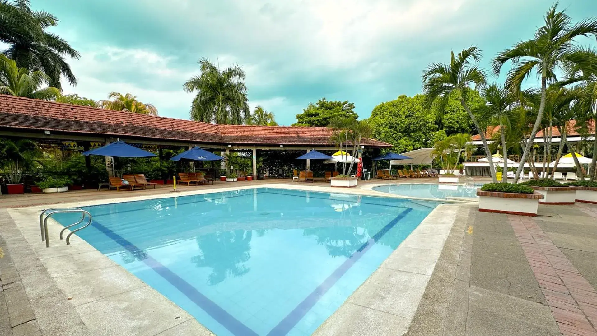 Pool view in Hotel Girardot Resort by On Vacation Pool view in Hotel Girardot Resort by On Vacation