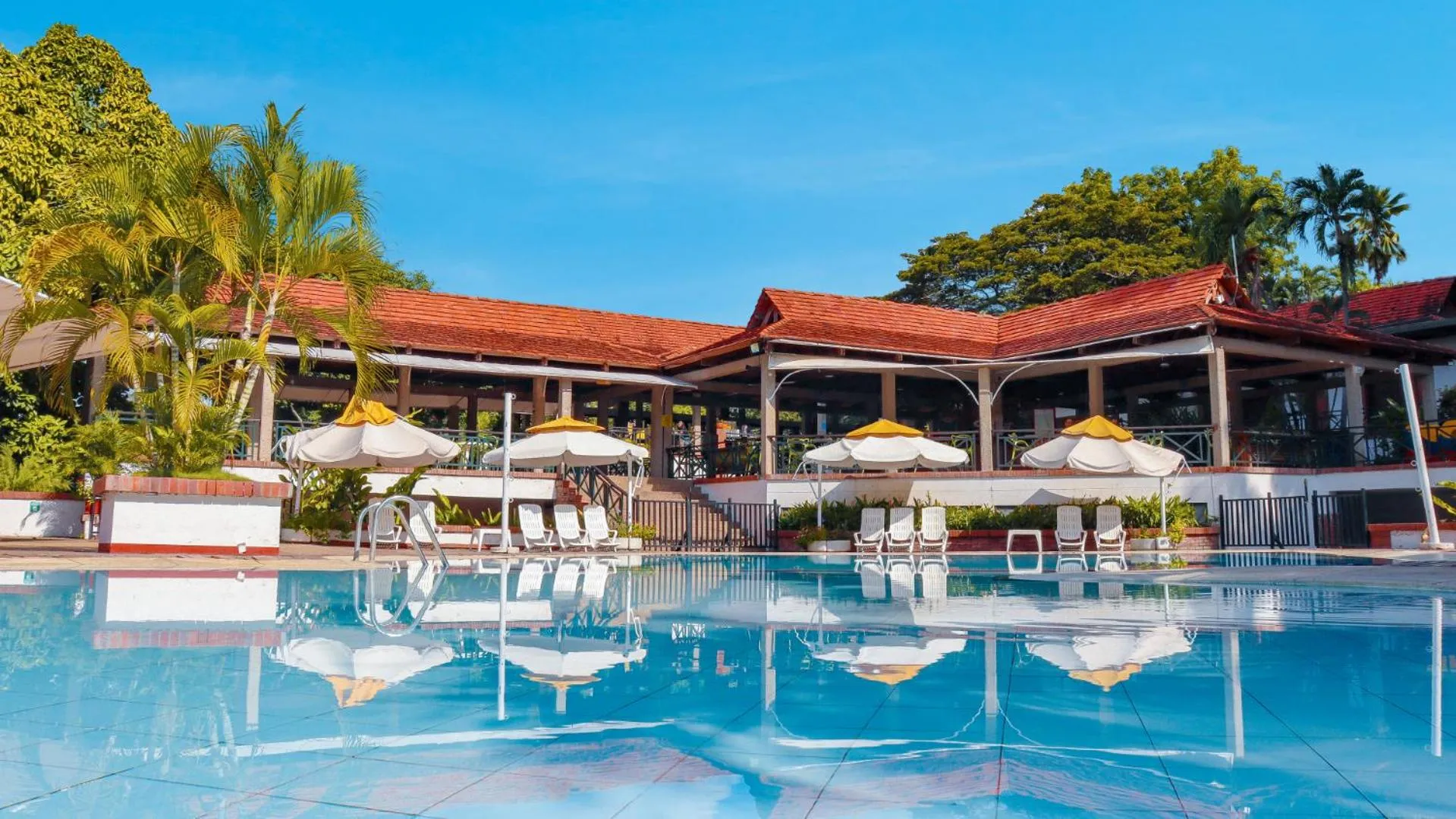 Swimming pool in Hotel Girardot Resort by On Vacation