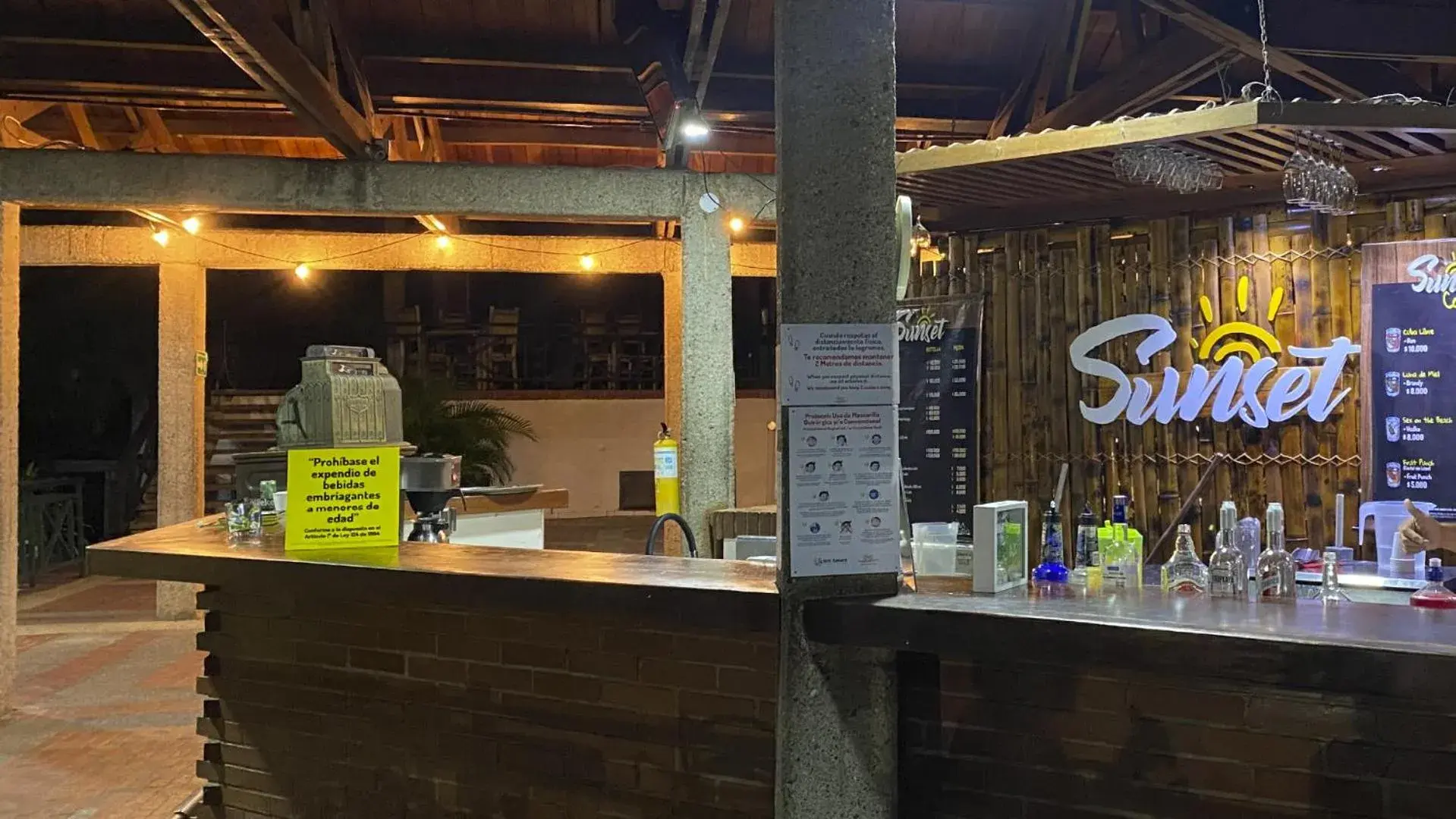 Lounge or bar in Hotel Girardot Resort by On Vacation Lounge or bar in Hotel Girardot Resort by On Vacation