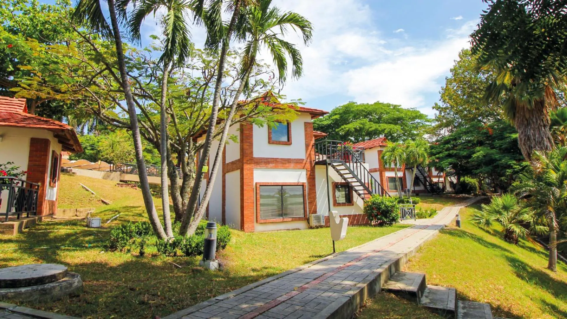 Garden in Hotel Girardot Resort by On Vacation