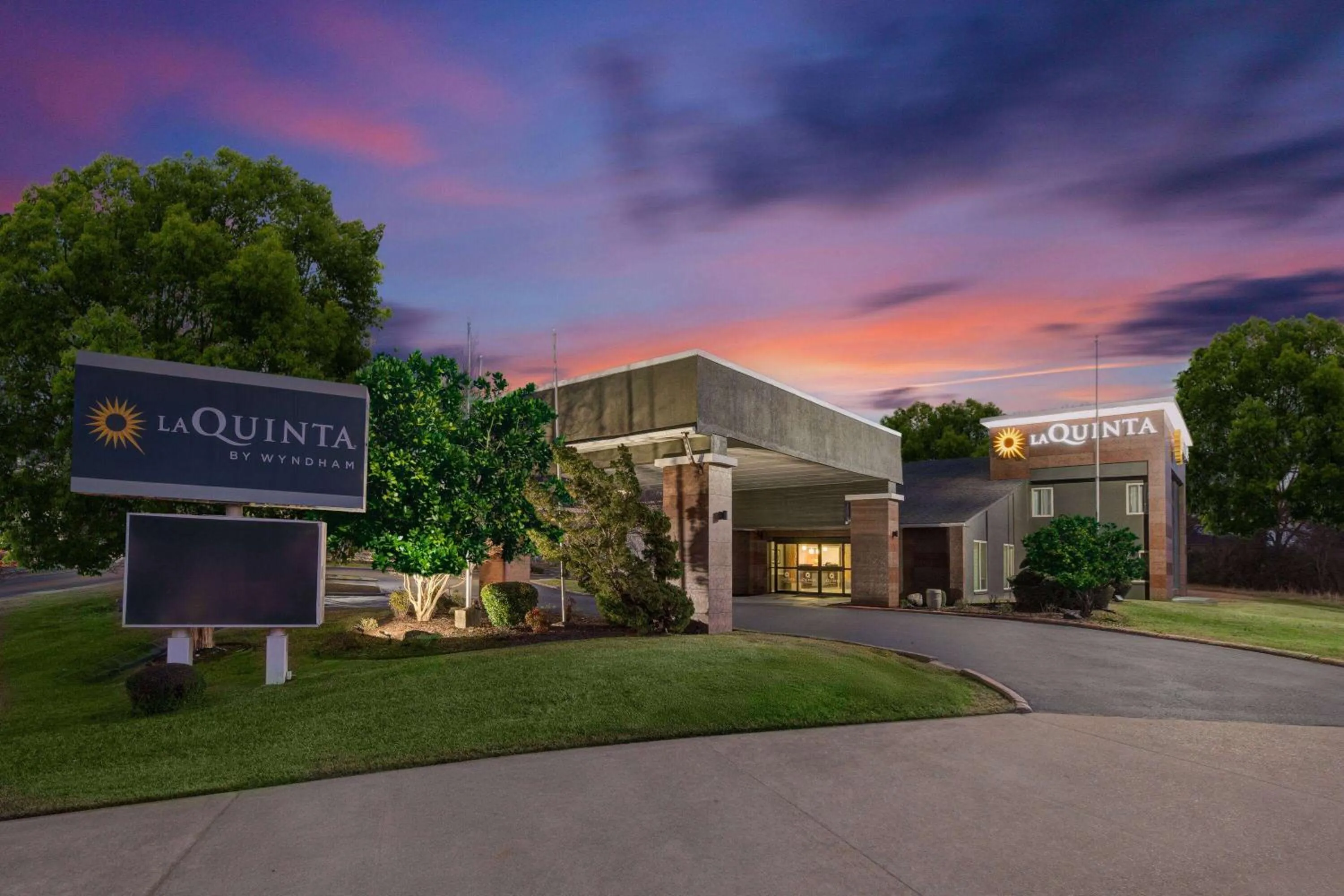 Property building in La Quinta Inn by Wyndham El Dorado