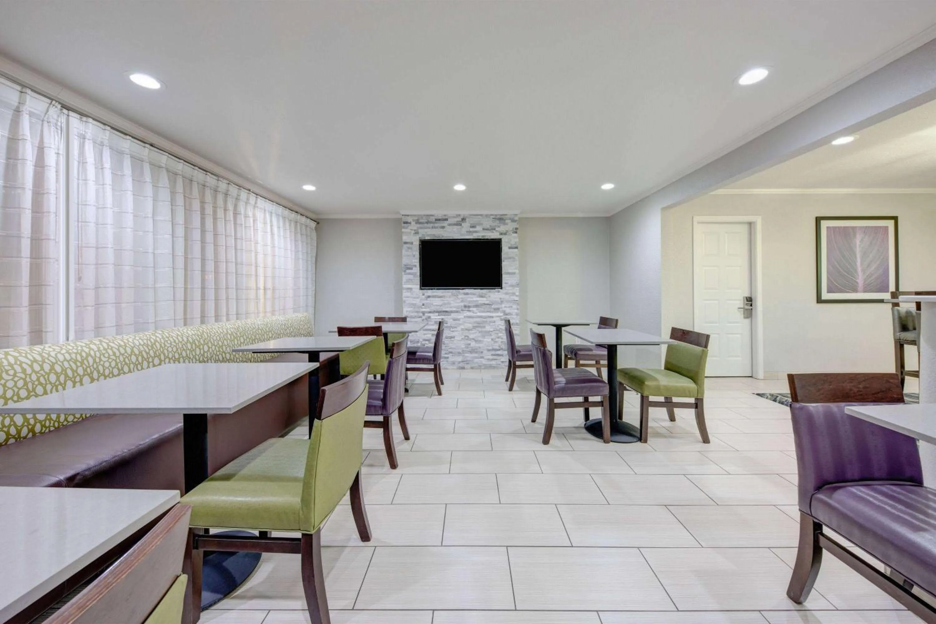 Breakfast in La Quinta Inn by Wyndham El Dorado