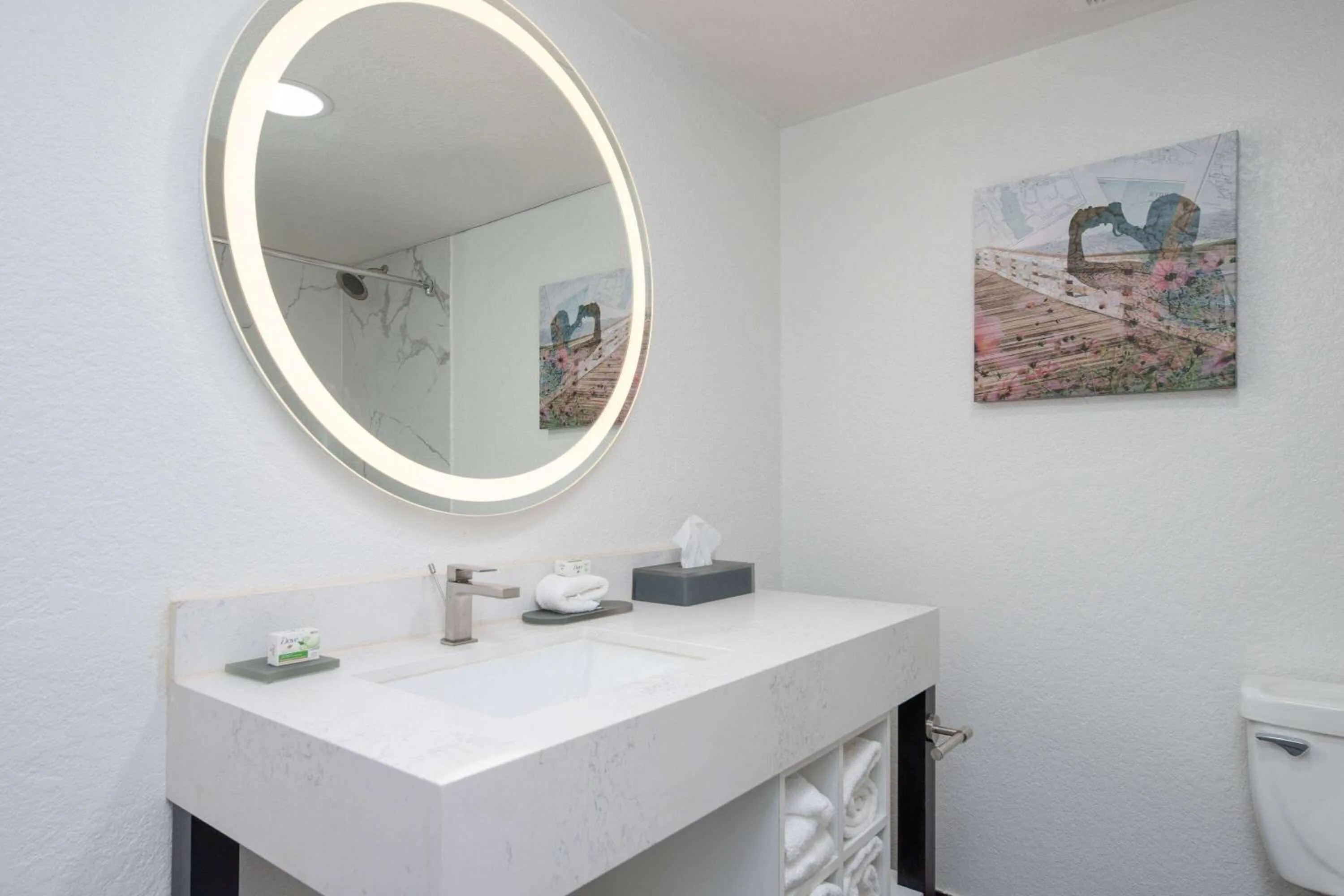 Bathroom in La Quinta Inn by Wyndham El Dorado