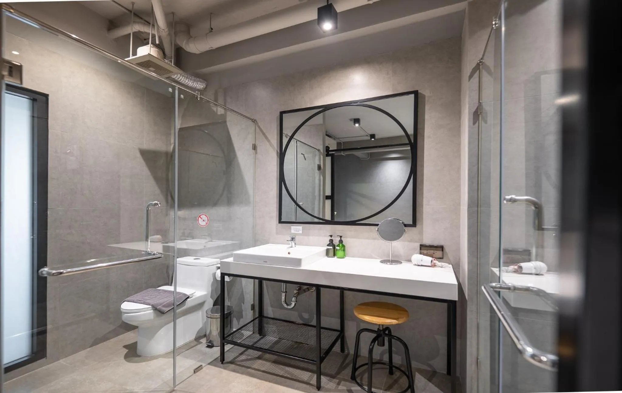 Bathroom in Palette The Ex Capital Hotel Bangkok