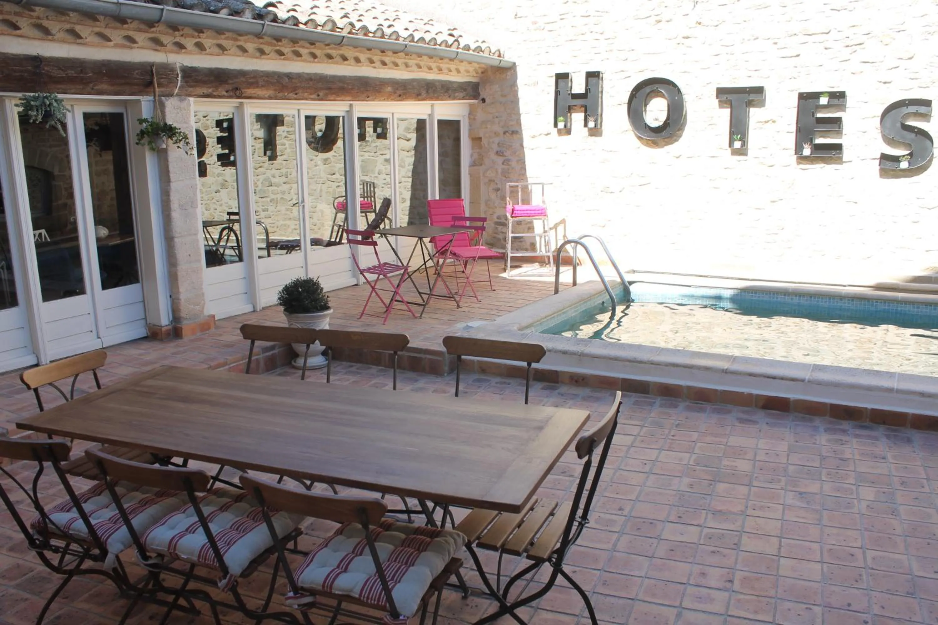 Patio in LA DEMEURE Bed and Breakfast