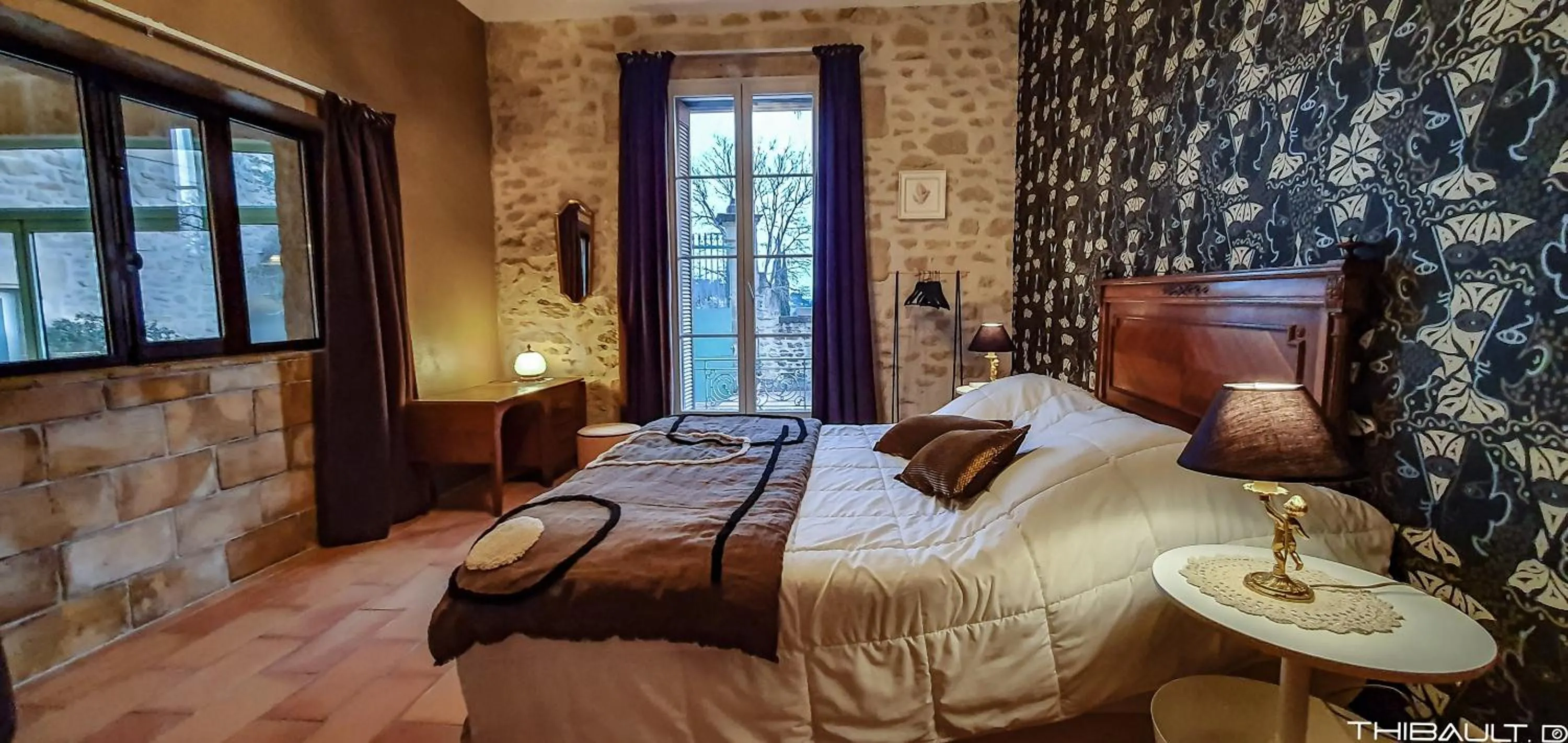 Bed in LA DEMEURE Bed and Breakfast