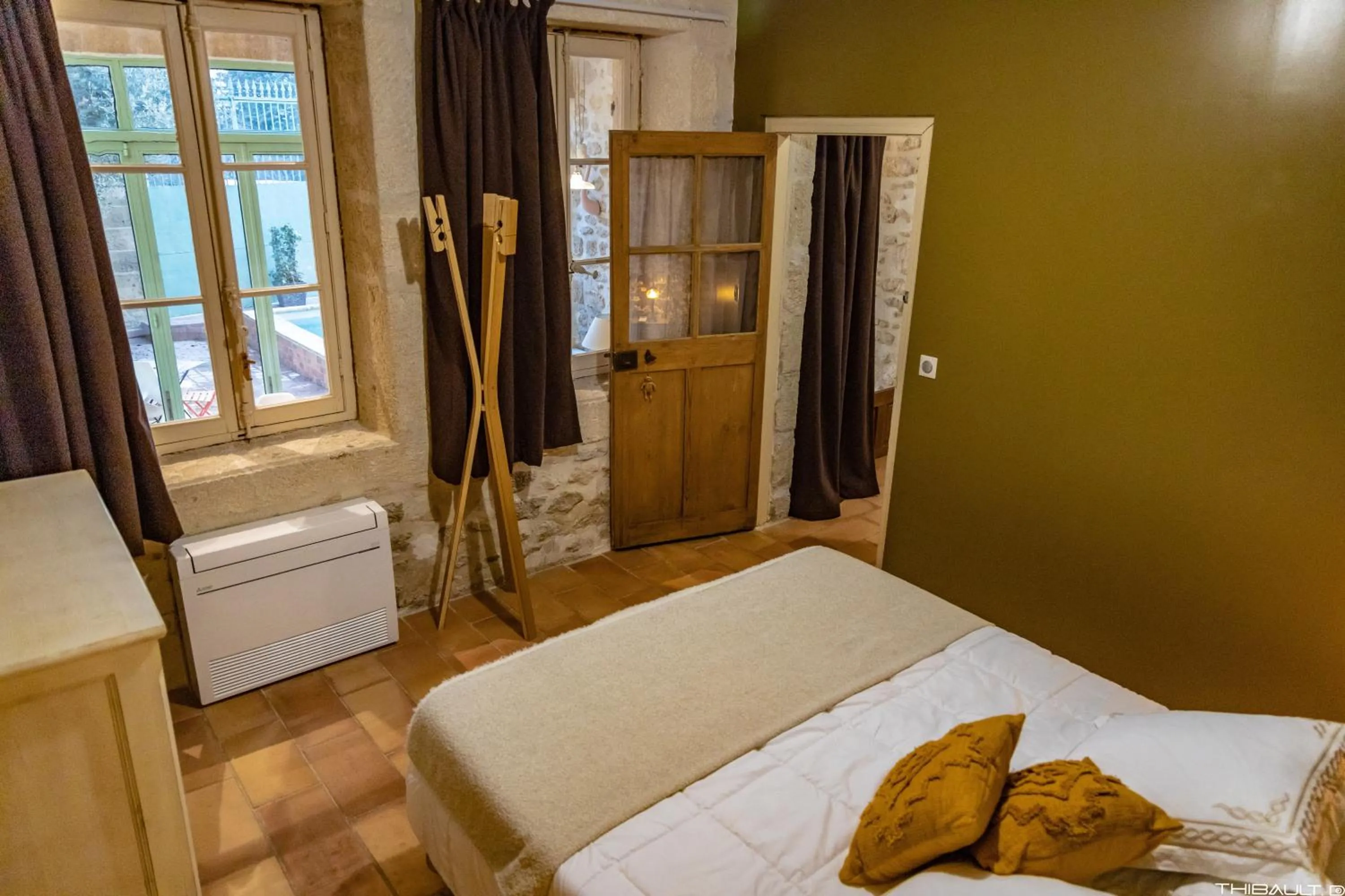 Bed in LA DEMEURE Bed and Breakfast