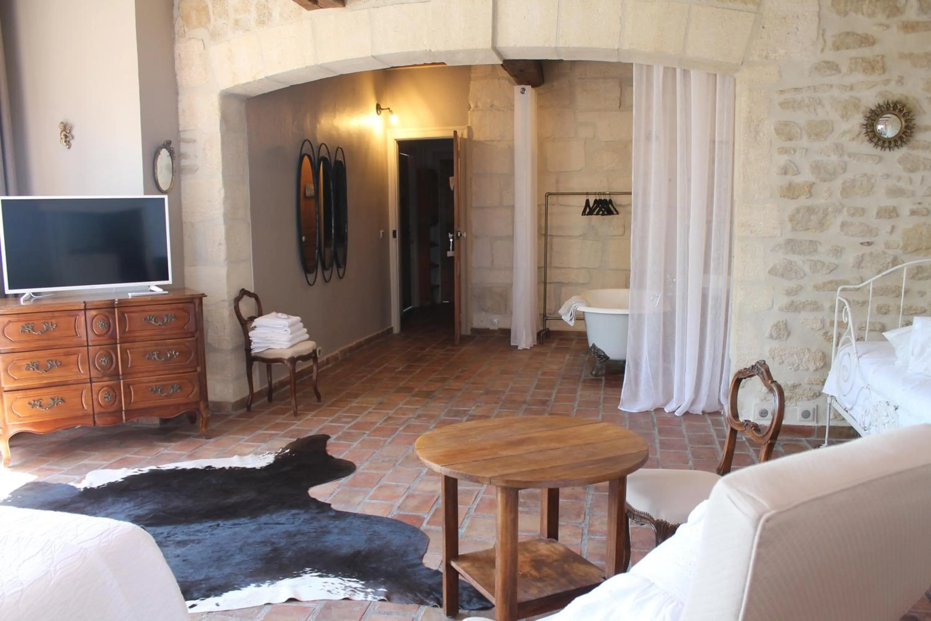 Photo of the whole room in LA DEMEURE Bed and Breakfast