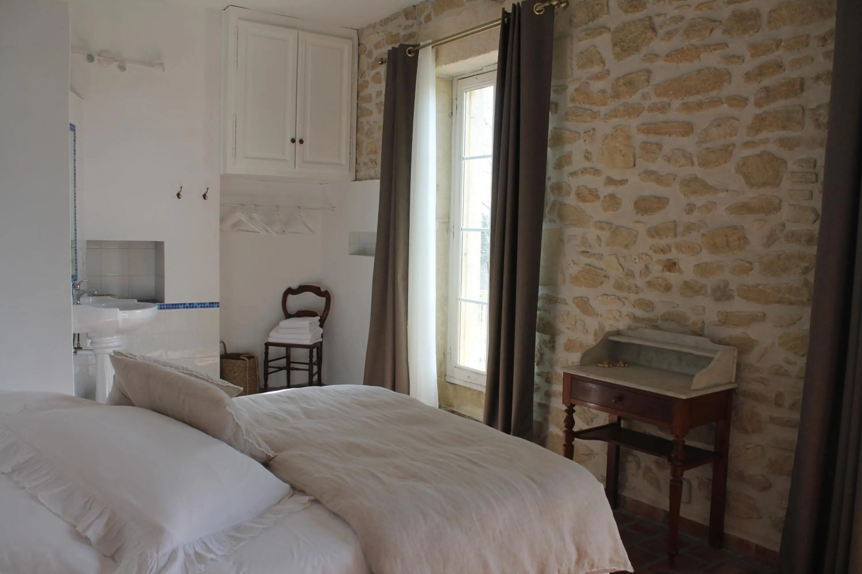 Photo of the whole room, Bed in LA DEMEURE Bed and Breakfast