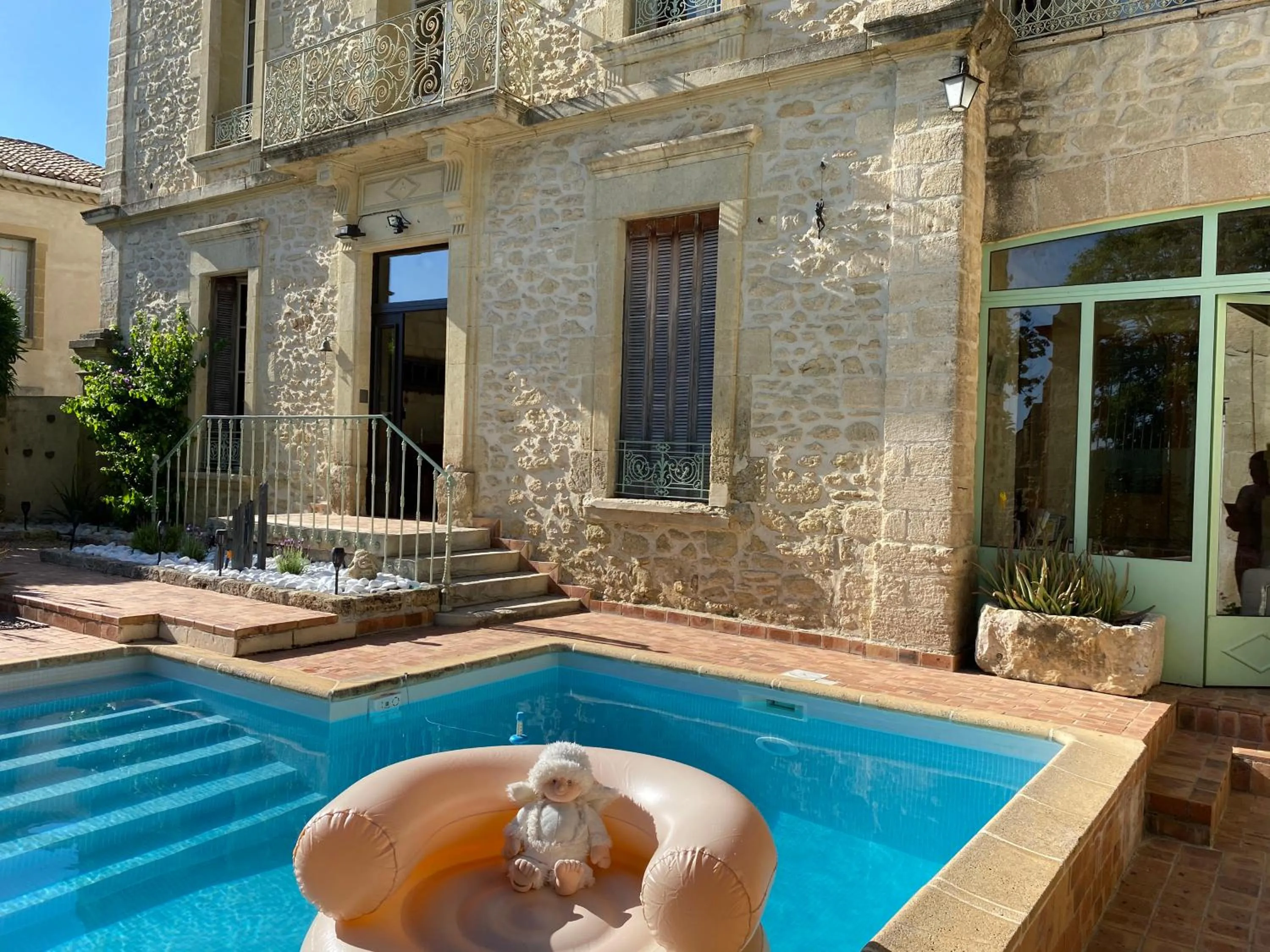 Facade/entrance in LA DEMEURE Bed and Breakfast