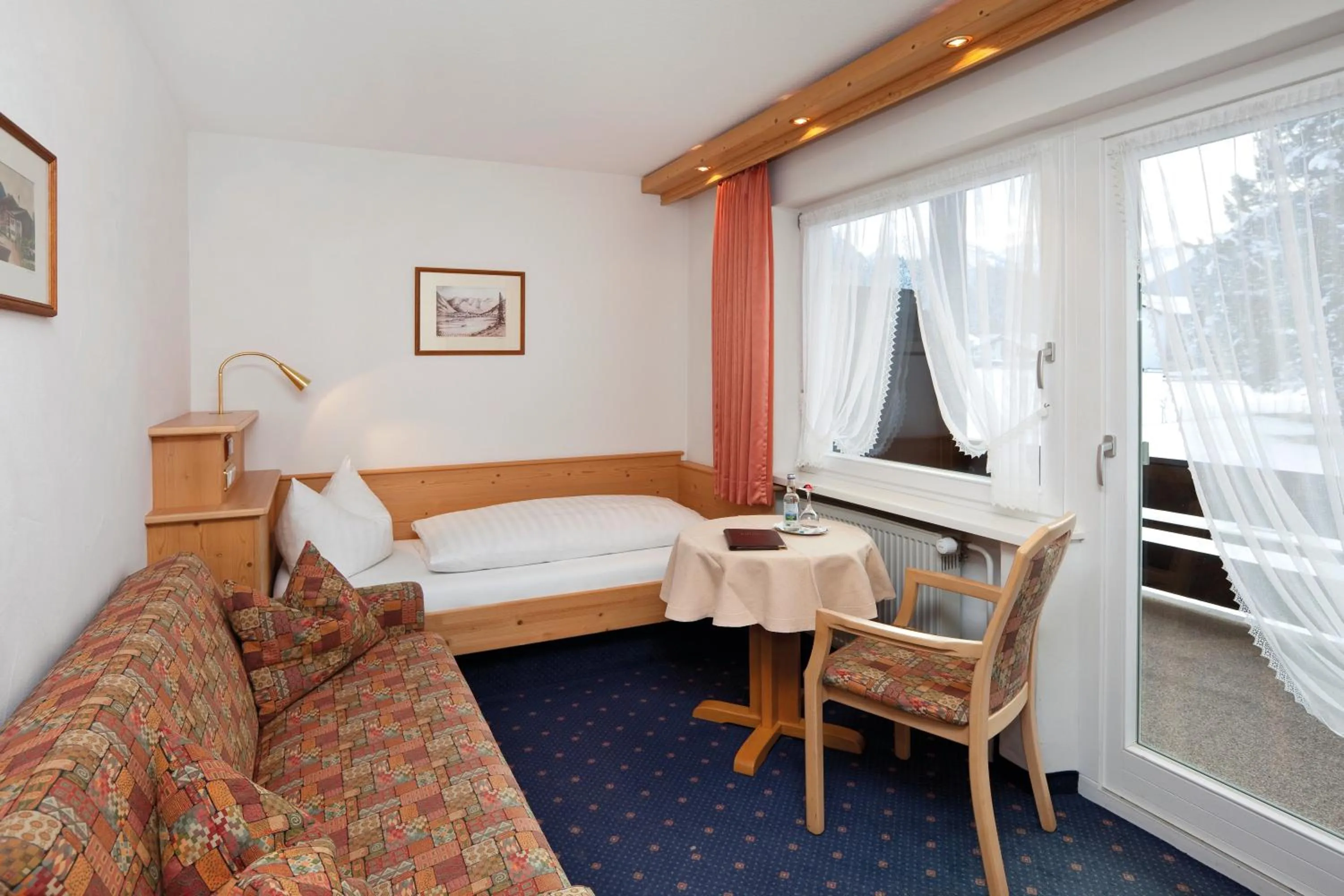 Photo of the whole room, Bed in Hotel garni Kappeler-Haus