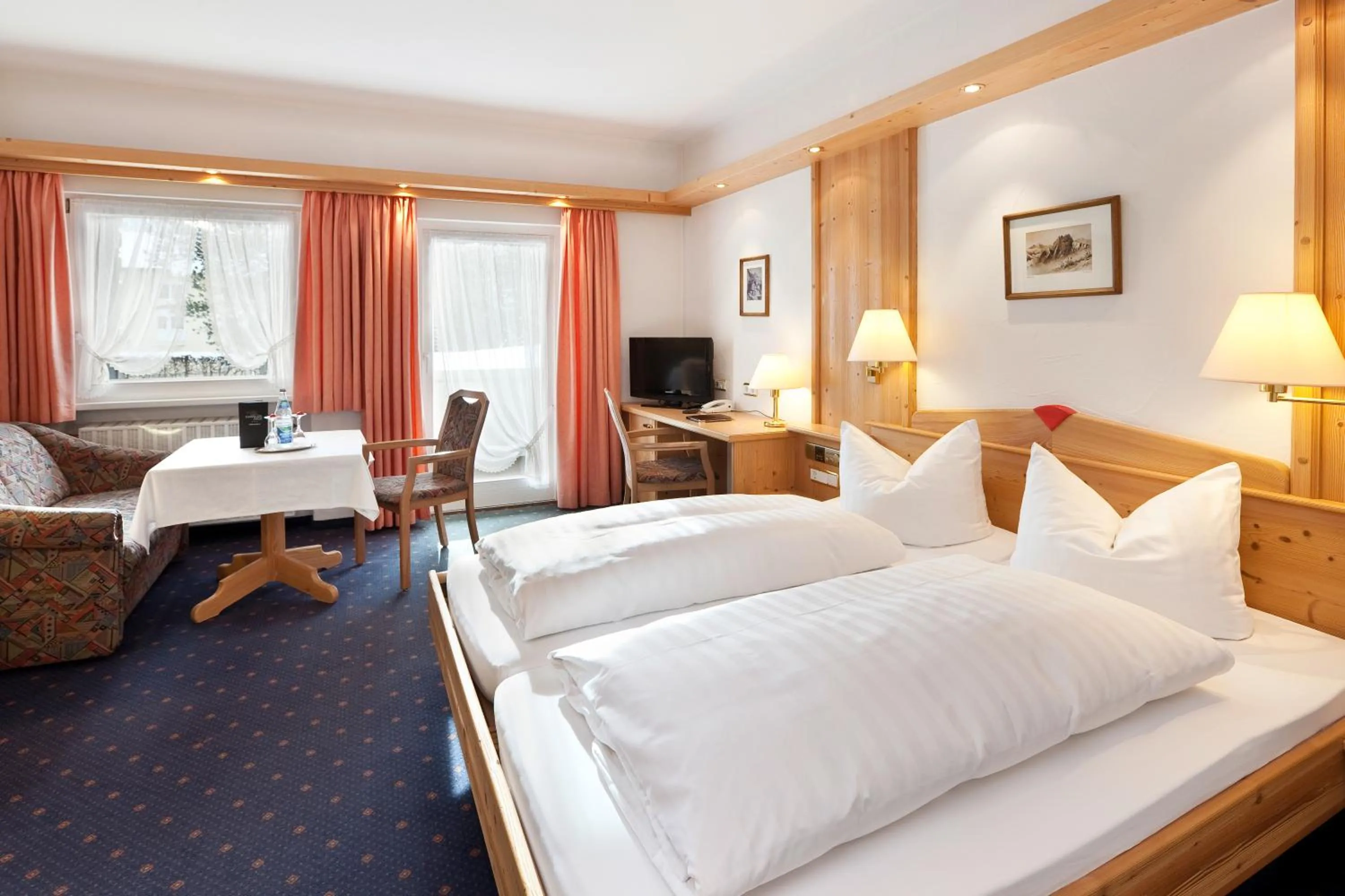 Photo of the whole room, Bed in Hotel garni Kappeler-Haus