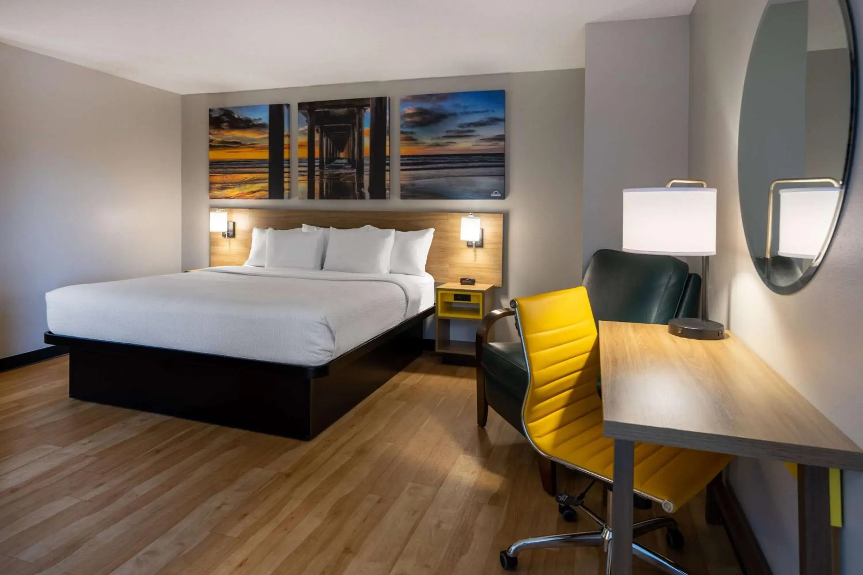 Photo of the whole room, Bed in Days Inn by Wyndham Pleasant Prairie Kenosha Photo of the whole room, Bed in Days Inn by Wyndham Pleasant Prairie Kenosha