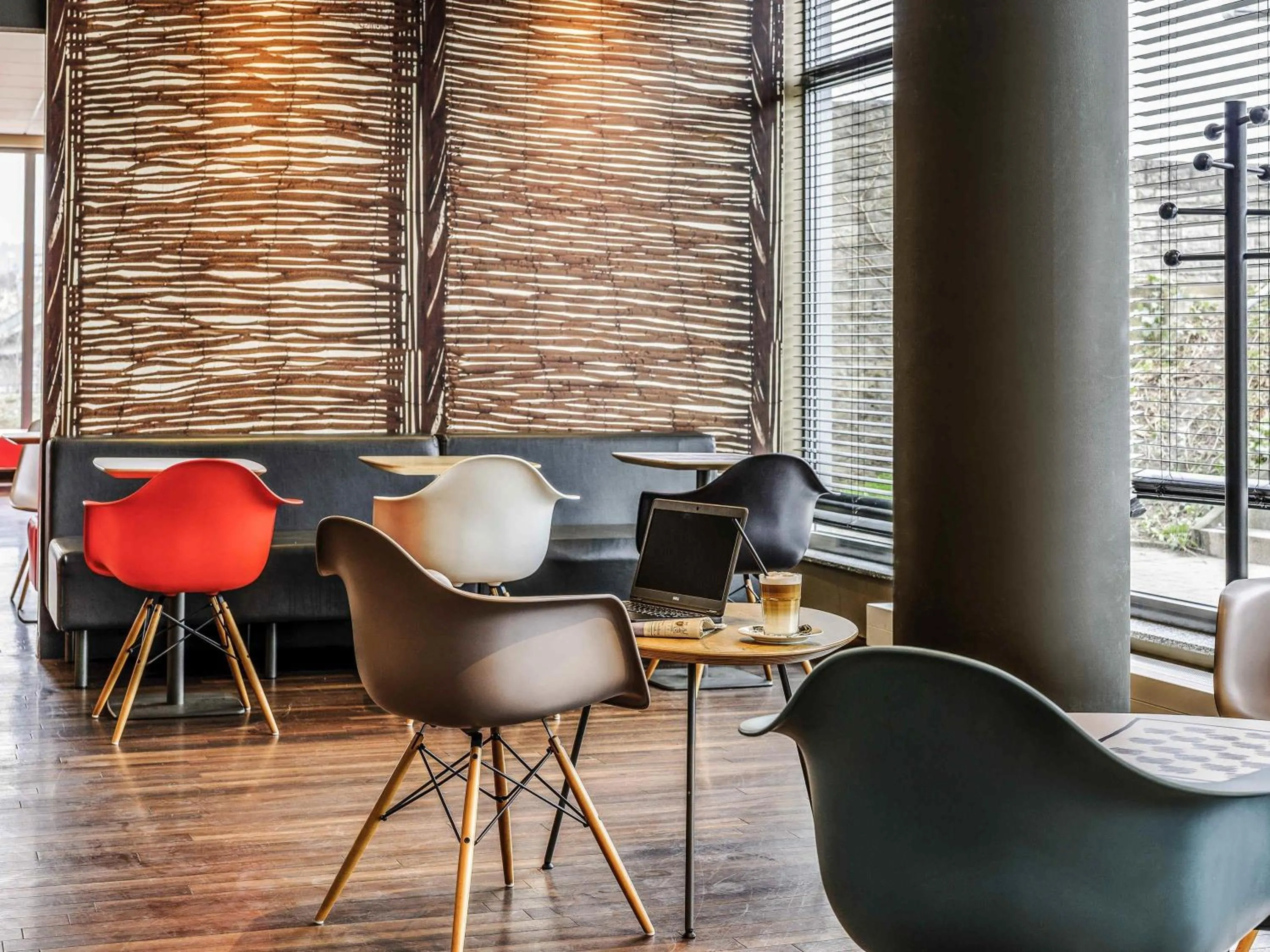 Lounge or bar in ibis Hotel Würzburg City