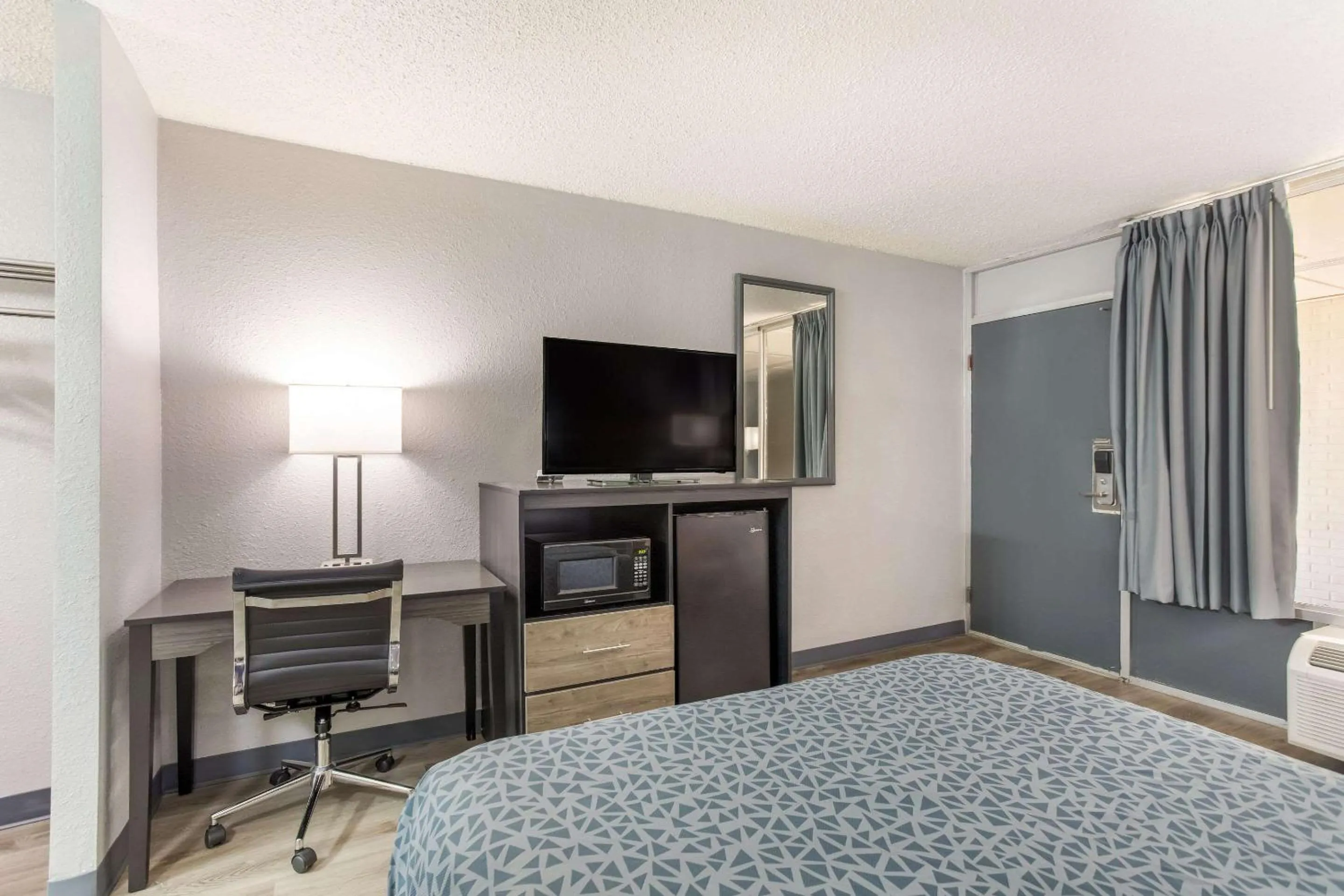 Bedroom, Bed in Econo Lodge Cave City