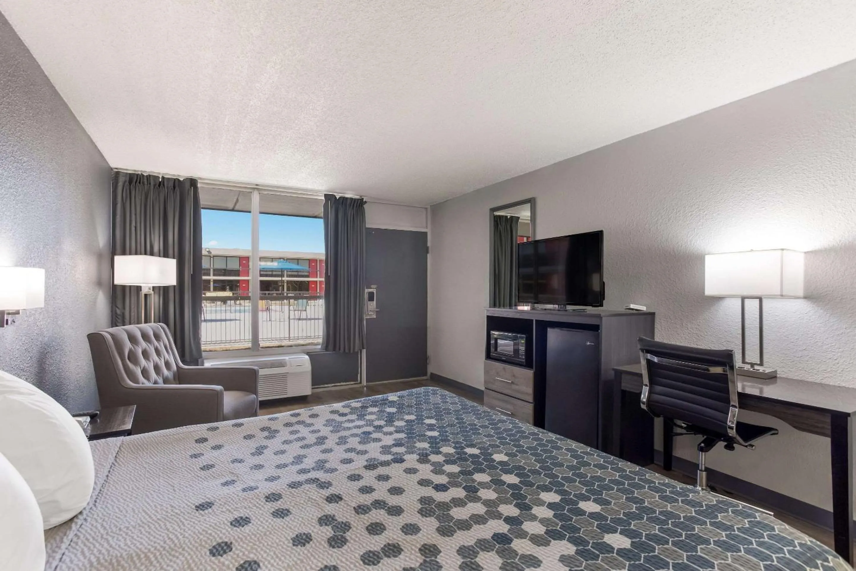 Bedroom, Bed in Econo Lodge Cave City