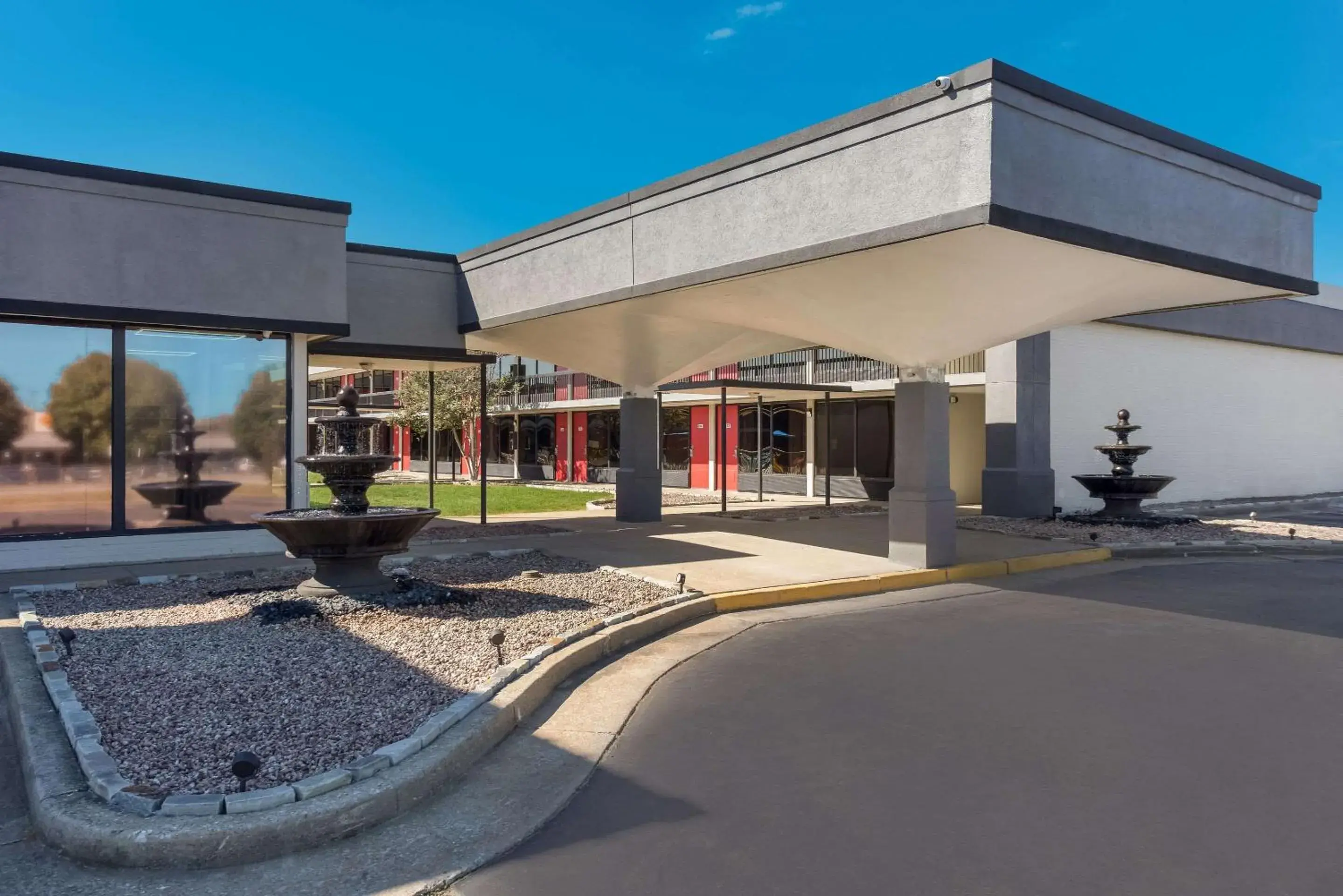 Property building in Econo Lodge Cave City Property building in Econo Lodge Cave City