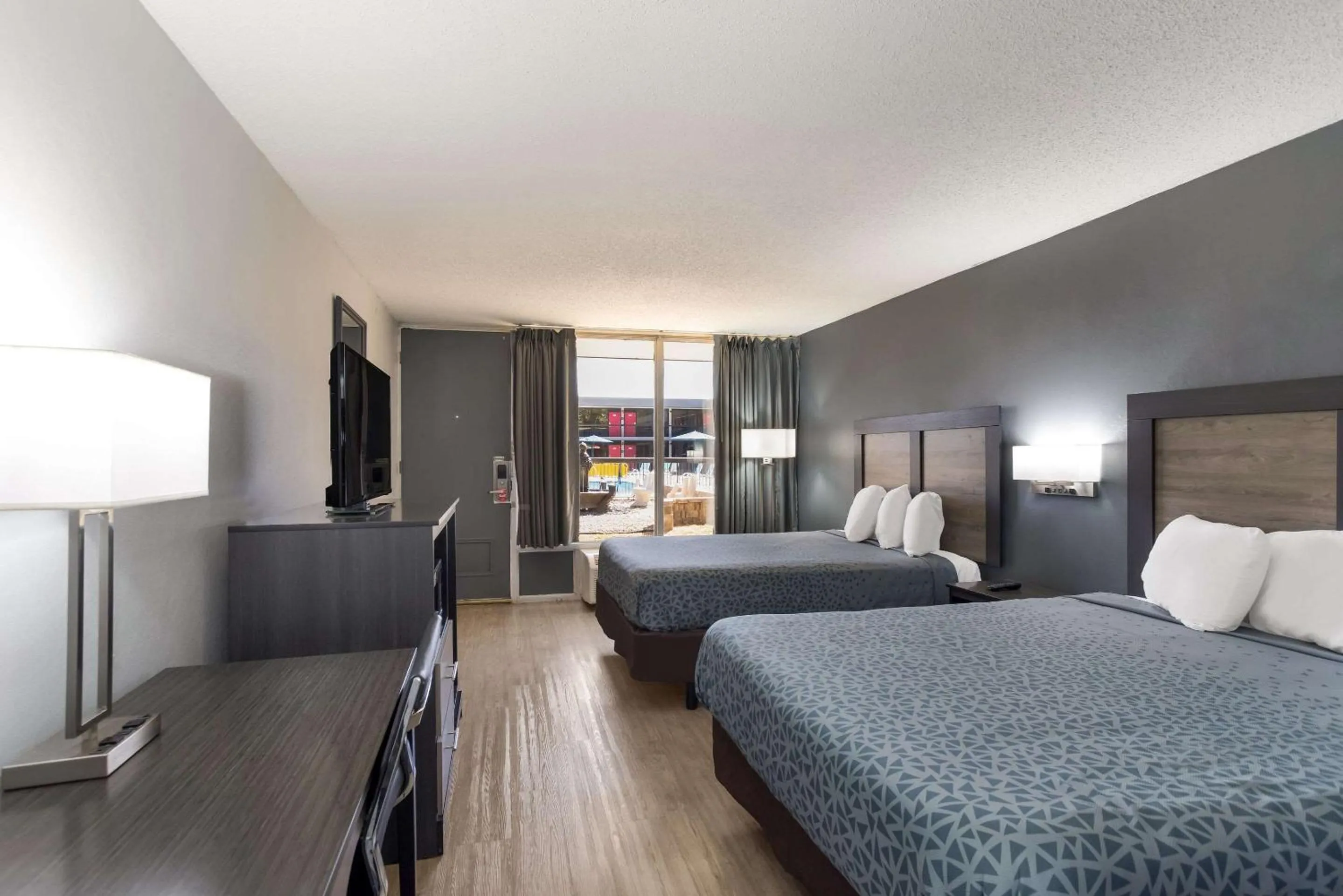 Bedroom, Bed in Econo Lodge Cave City