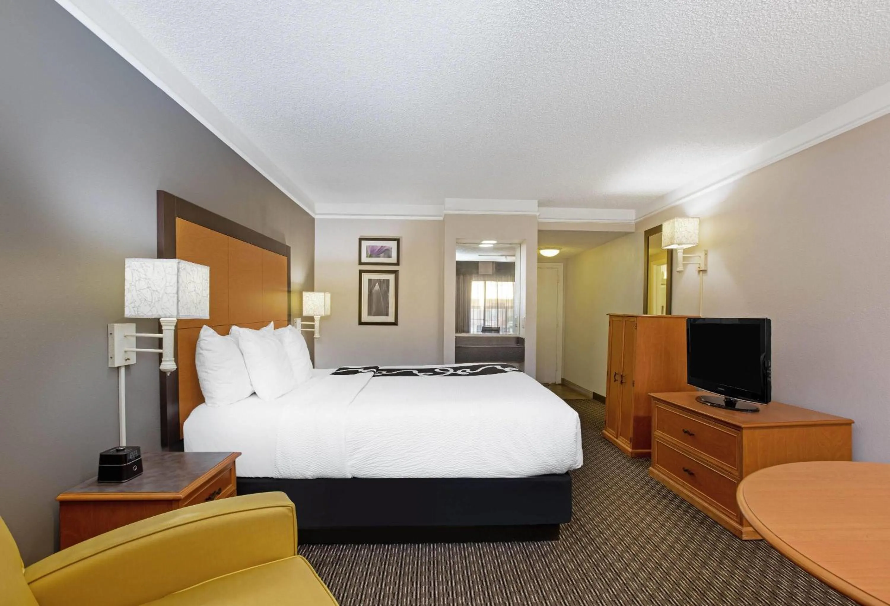 Photo of the whole room, Bed in La Quinta Inn by Wyndham Tucson East