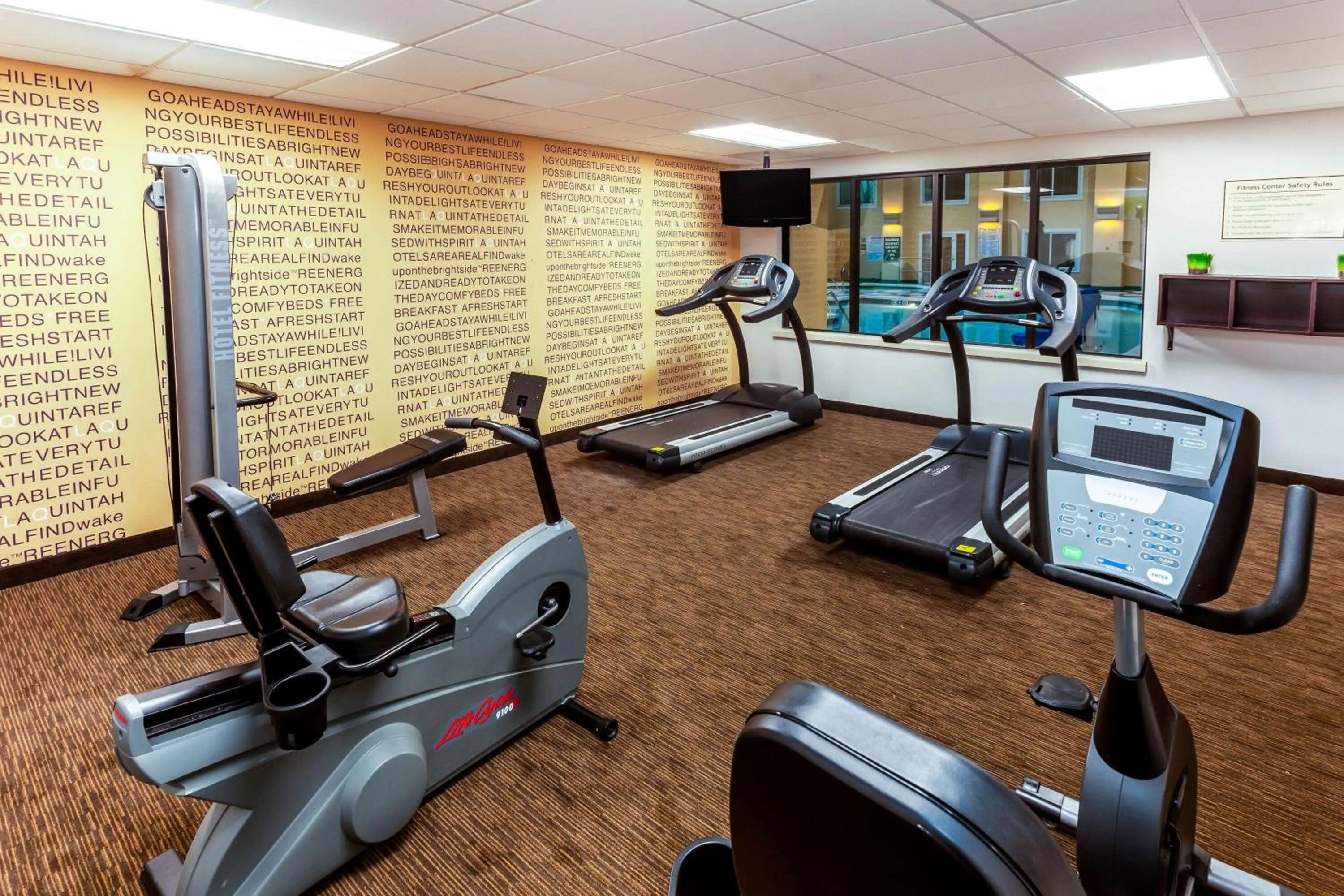 Fitness centre/facilities in La Quinta by Wyndham Milwaukee Bayshore Area