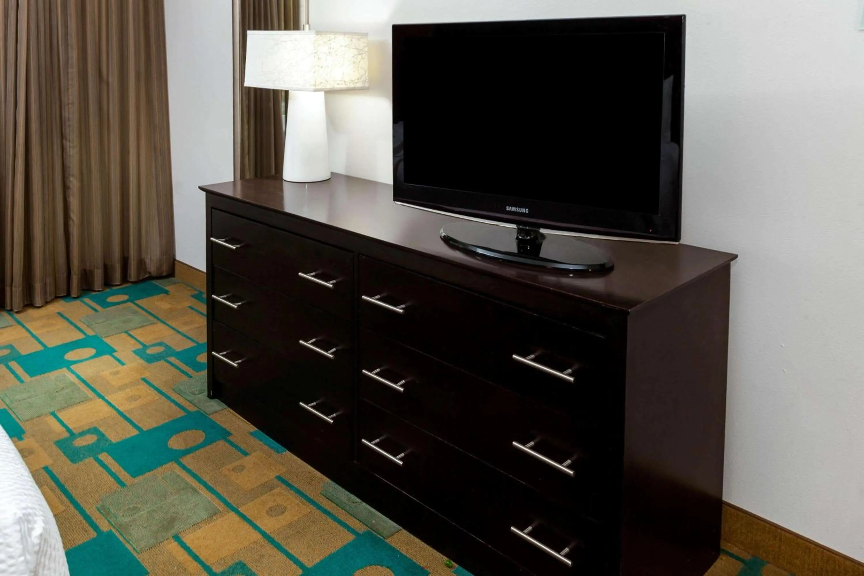 Photo of the whole room, Bed in La Quinta by Wyndham Milwaukee Bayshore Area