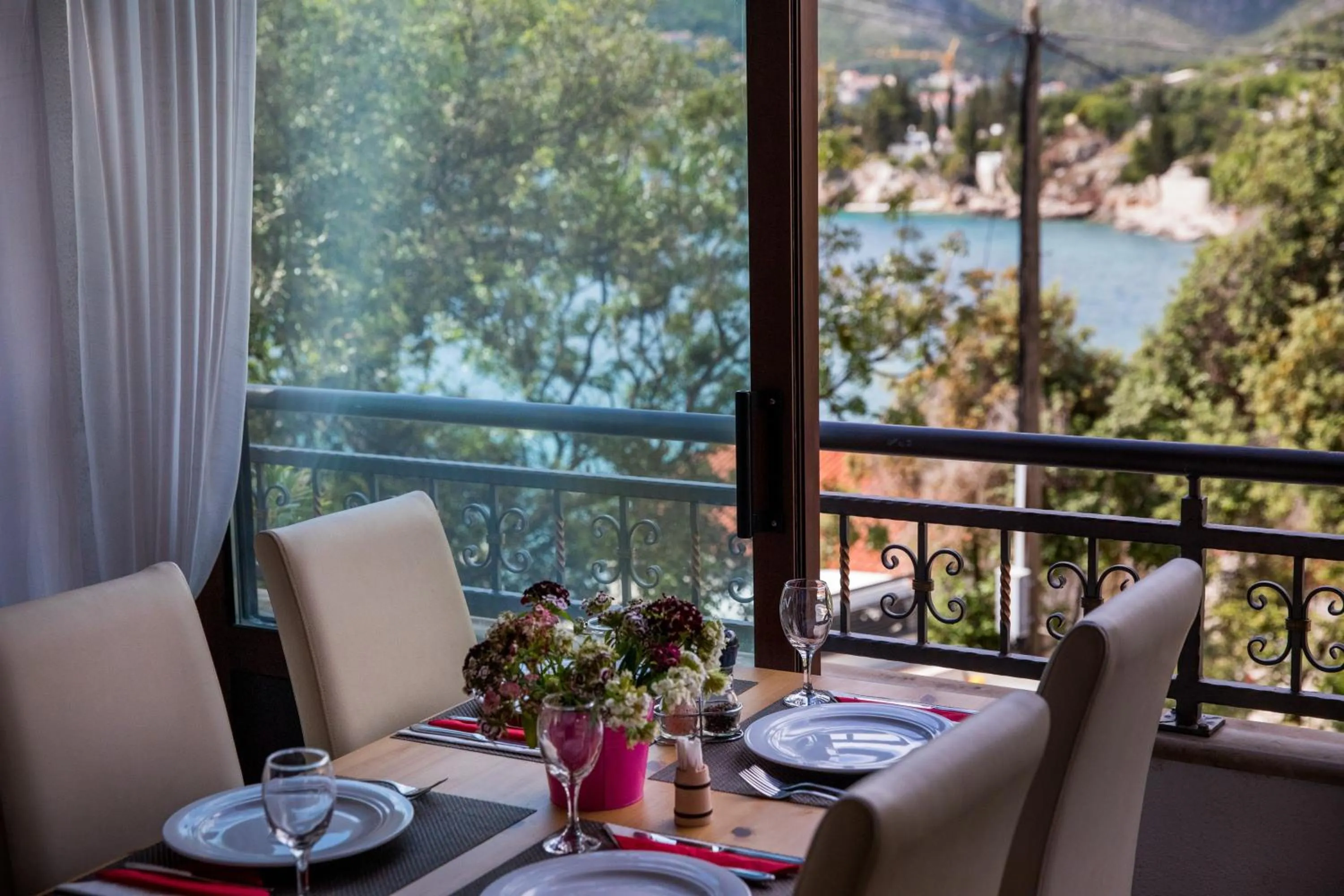 Restaurant/places to eat in Villa Lanterna