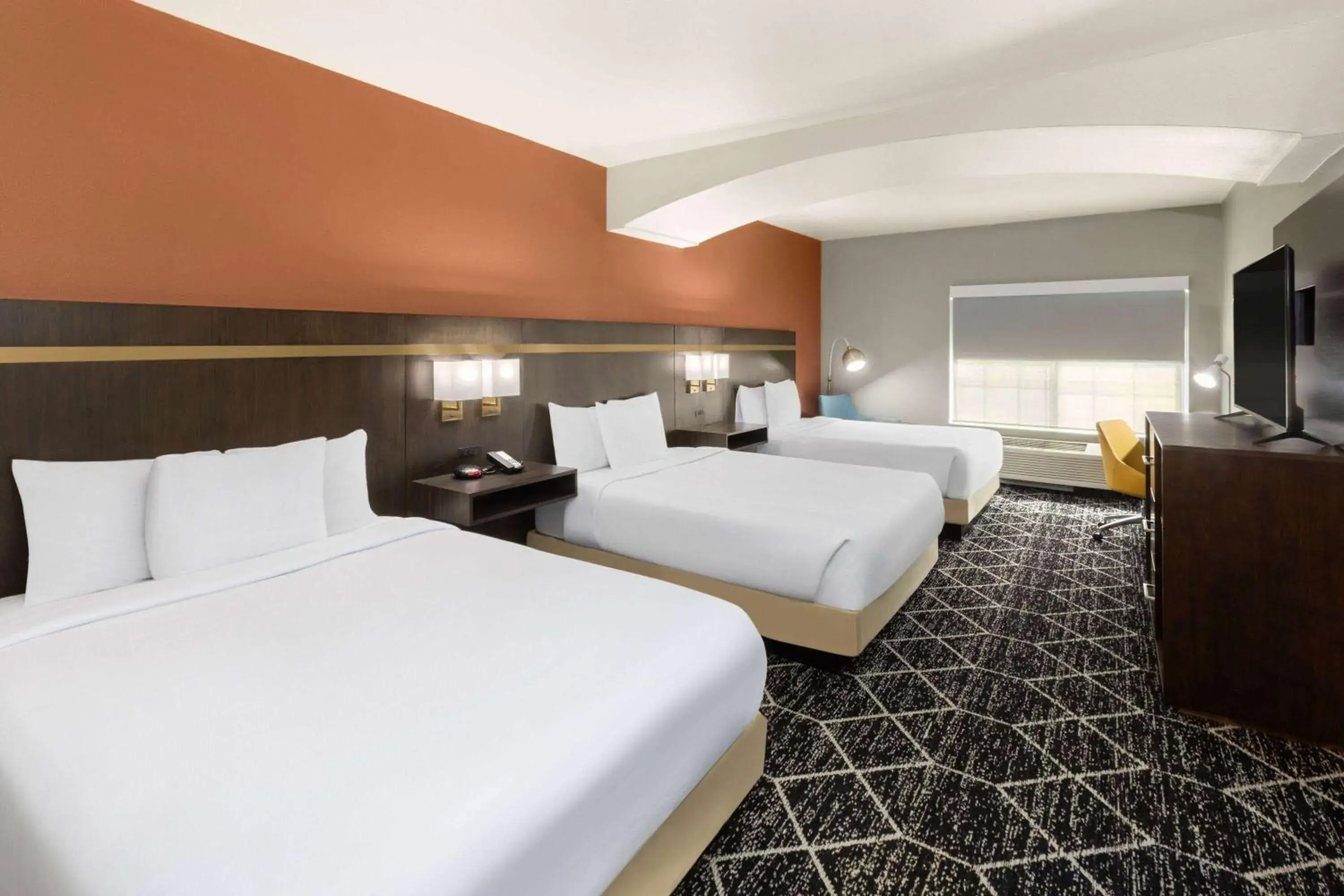 Photo of the whole room, Bed in La Quinta by Wyndham Olathe Photo of the whole room, Bed in La Quinta by Wyndham Olathe